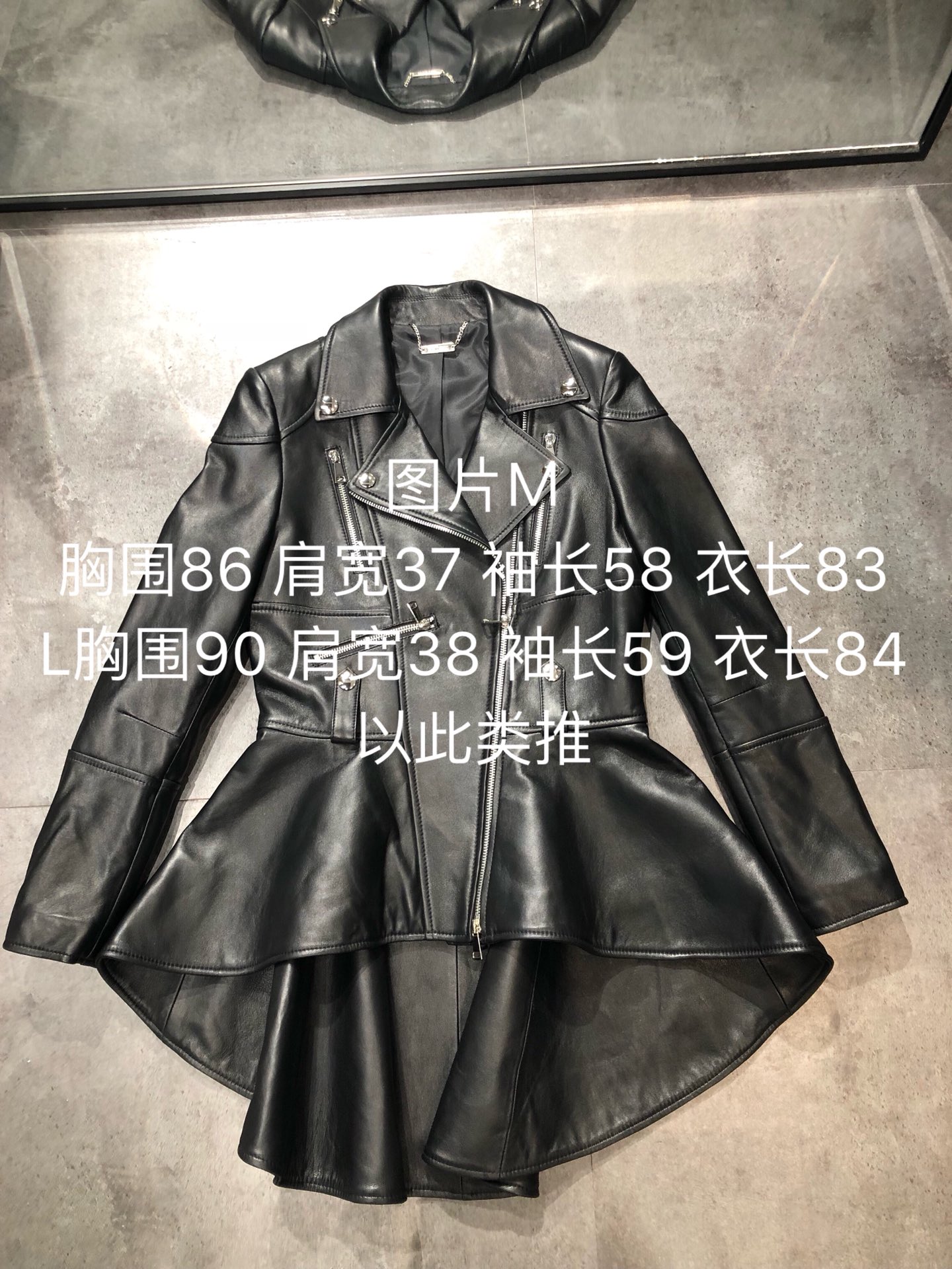NO:721900,, McQueen sheepskin long swallowtail leather jacket, waist slim fit, super slimming. The swallowtail part consumes a lot of leather and is made of rich materials. The upper body is super high-end. Size reference, S- Xxl, slim fit., women's clothing, alexander mcqueen, leather jacket, sheepskin,19860909,麦昆羊皮长燕尾皮衣,收腰修身版型,超级显瘦.燕尾部分耗皮很大,用料十足.上身超级高档 尺寸参考,S- Xxl,偏修身版型.,女装,alexander mcqueen,leather jacket,sheepskin,,Women's clothing
