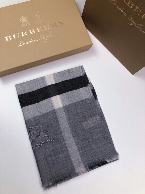 Burberry Scarf Cashmere Spring/Fall Collection