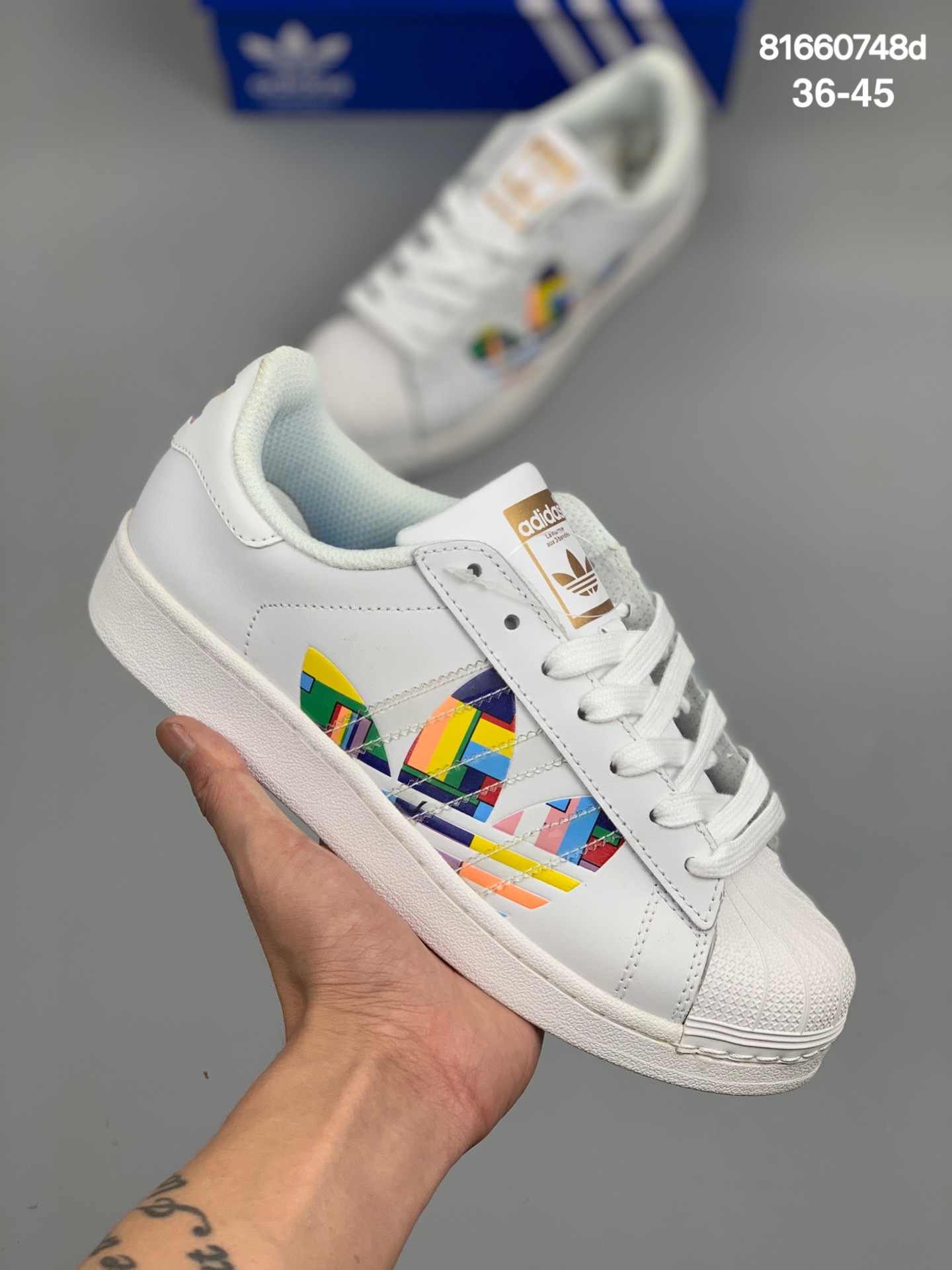 
贝壳头彩虹板鞋 白七彩 adidas Originals Superstar 贝壳头经典款运动板鞋！货号：FY9022
 尺码：36-45
编码：81660748d