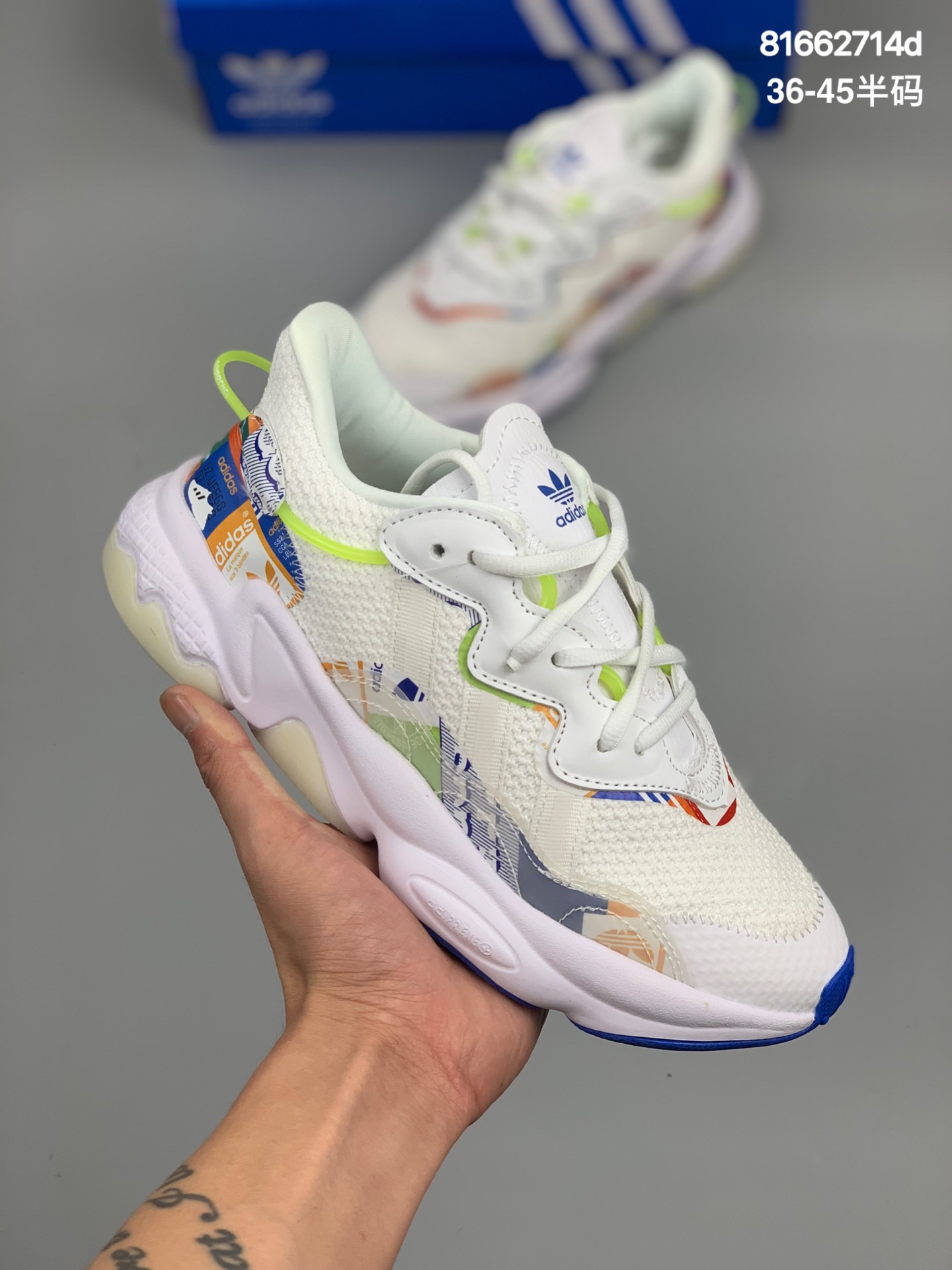 
adidas Ozweego 复古又科幻十足整体轮廓与 Yeezy 500 颇为相似，头层皮质鞋身辅以拼接皮革打造同时鞋身外侧还加入 3M 细节勾勒，无论是辨识度还是安全程度都有了不小的提升  货号gx2714
尺码：36-45带半码
编码：81662714d