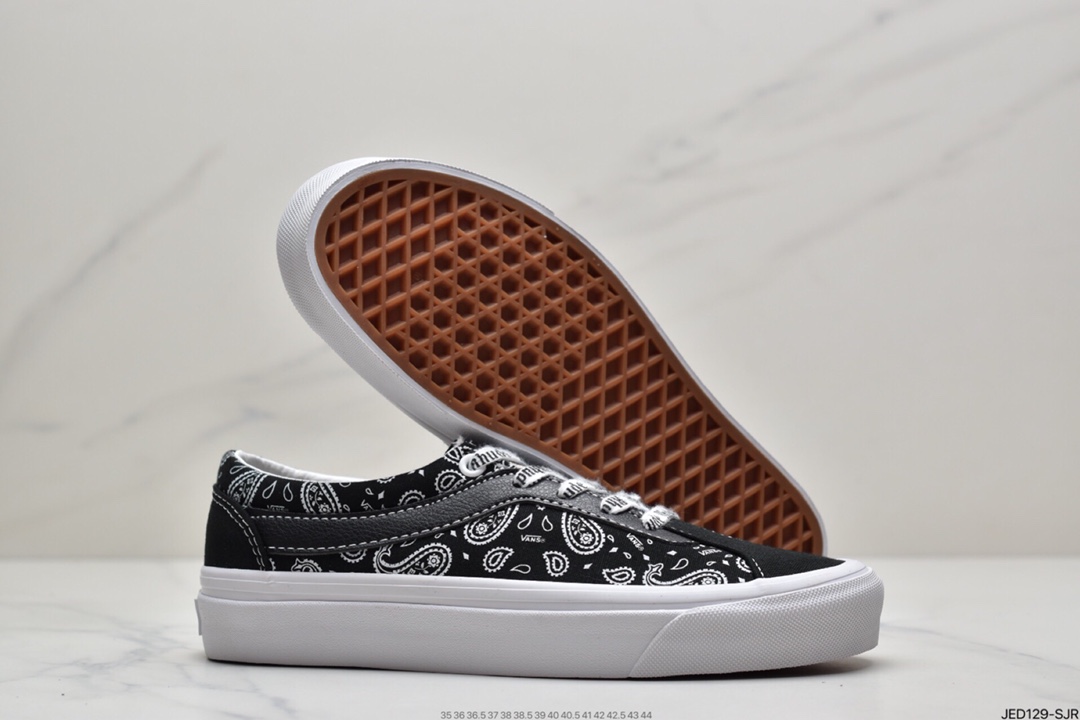 150 范斯VANS Bold Ni经典复古黑白低帮男女情侣款休闲帆布板鞋