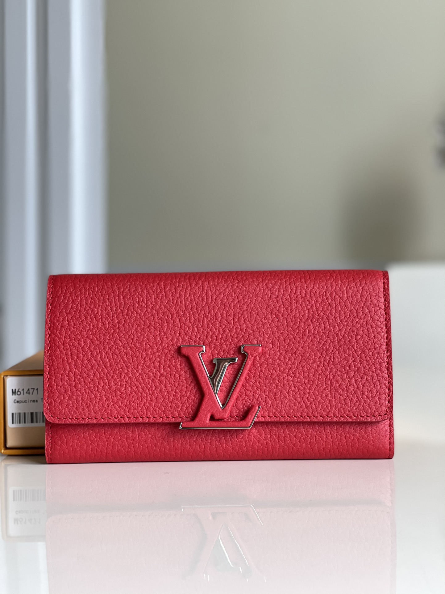 Louis Vuitton LV Capucines Top
 Wallet M61471