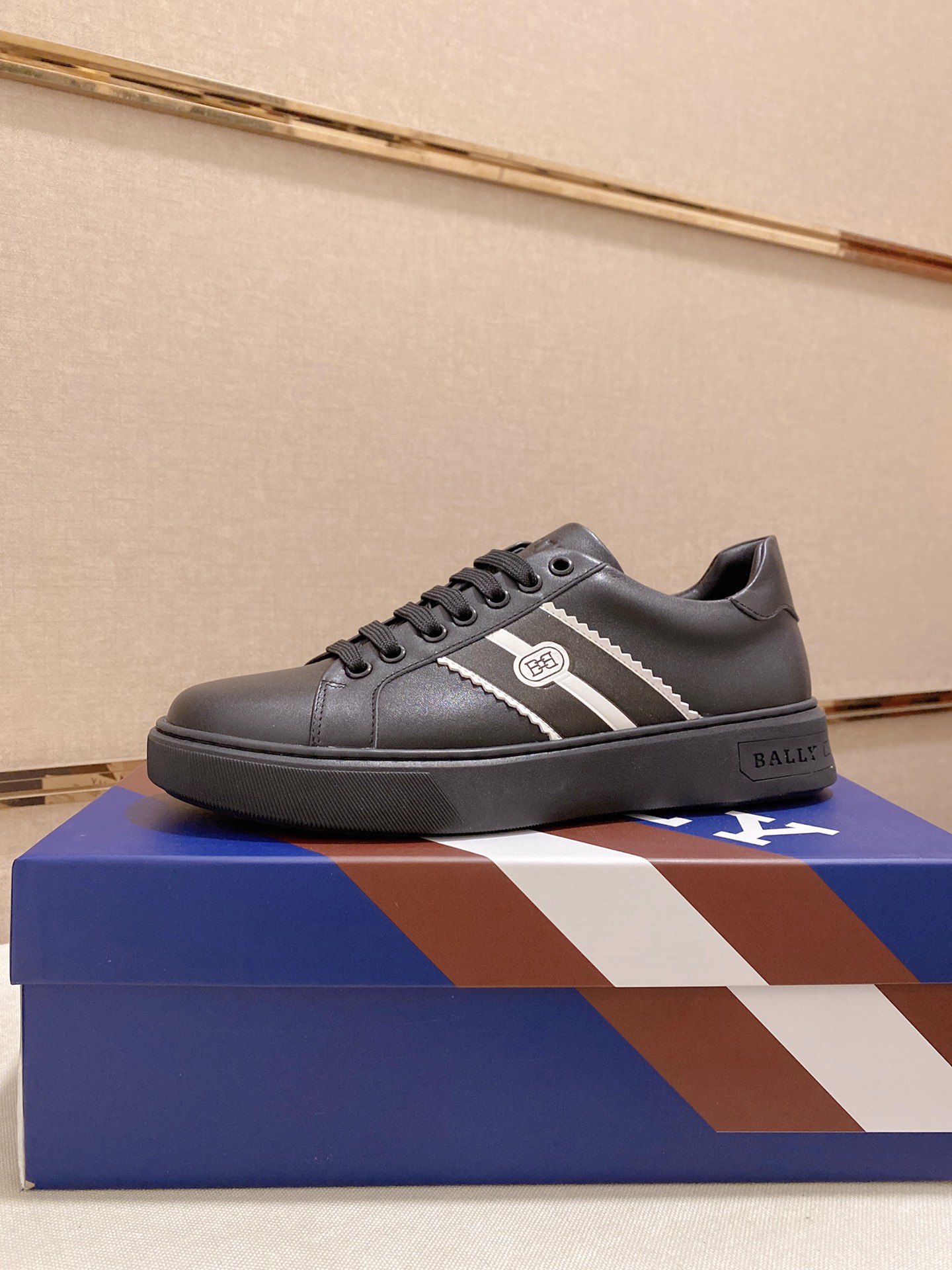 I5   Bally   巴利官网 👊🏻🇮🇹鞋面: 进口头层牛皮 内里:进口羊皮内里，。独家原版复刻，原版大底开模 🇩🇪 🚶🏻🚶🏻高端定制专柜复刻📯经得起时间的验证🔍️🔲 欢迎对比质量