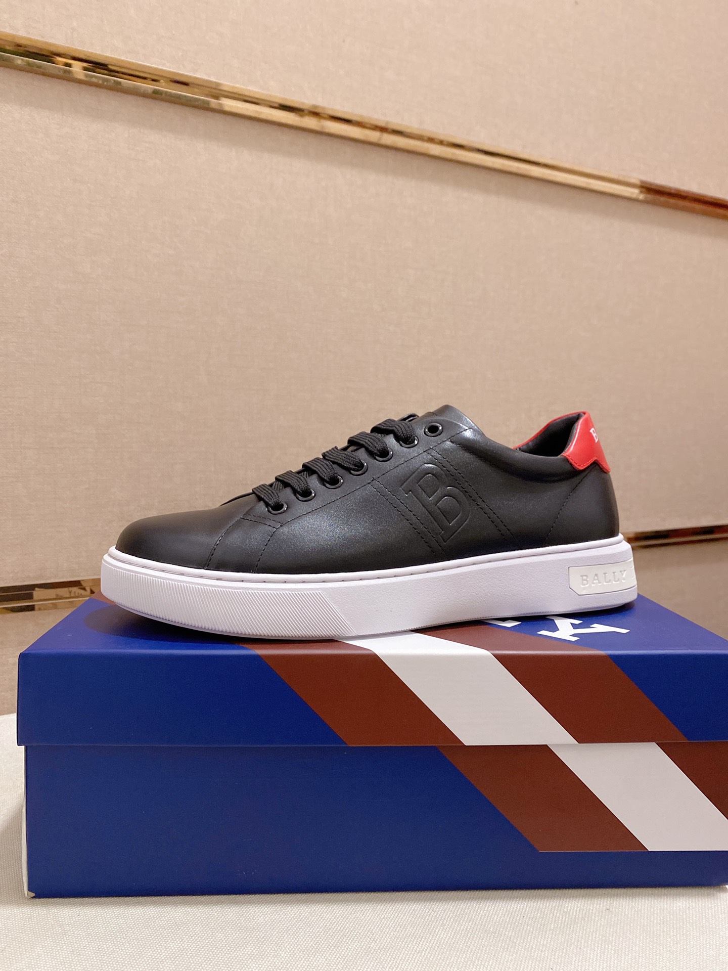 I5   Bally   巴利官网 👊🏻🇮🇹鞋面: 进口头层牛皮 内里:进口羊皮内里，。独家原版复刻，原版大底开模 🇩🇪 🚶🏻🚶🏻高端定制专柜复刻📯经得起时间的验证🔍️🔲 欢迎对比质量