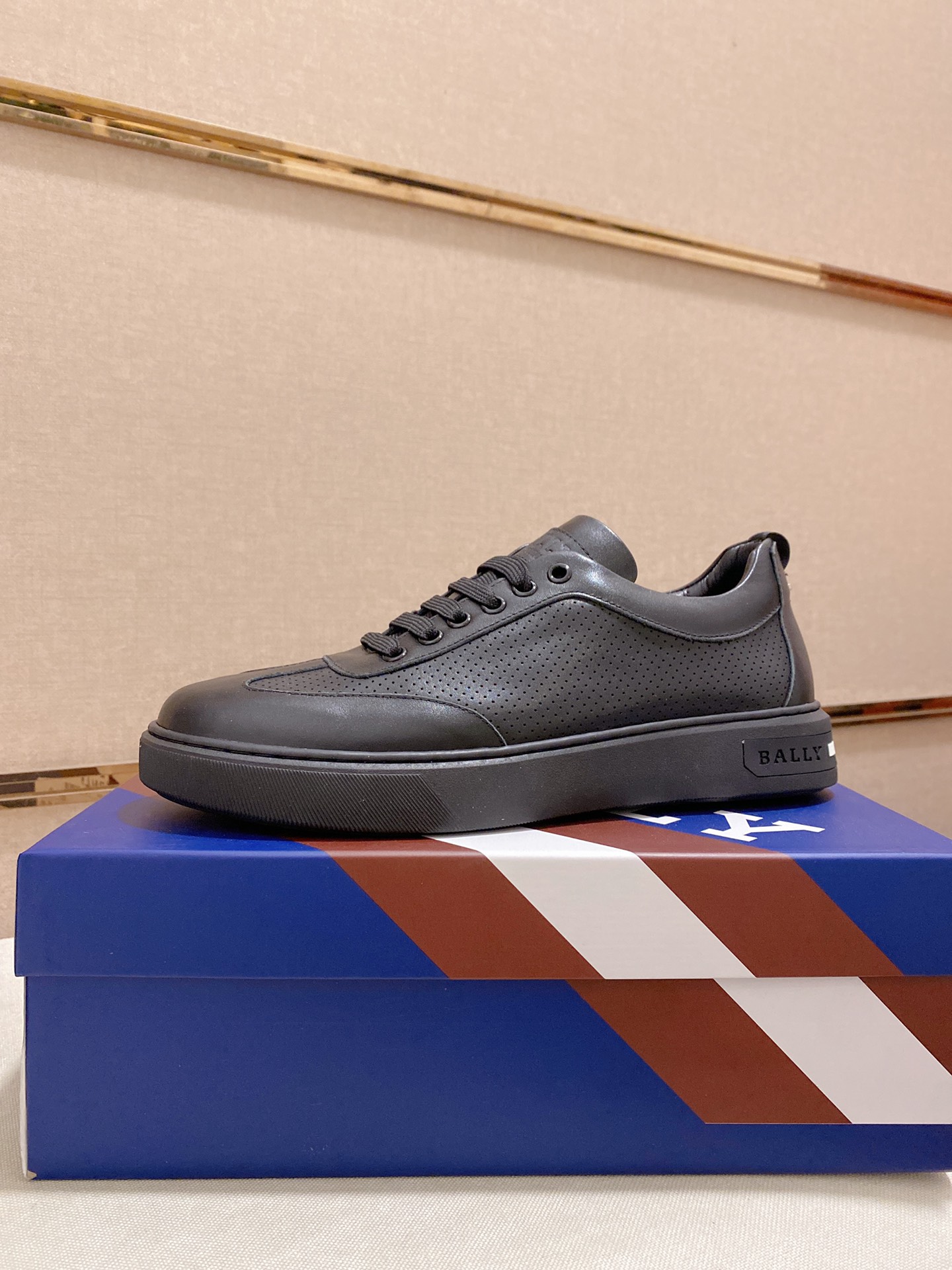 I5   Bally   巴利官网 👊🏻🇮🇹鞋面: 进口头层牛皮 内里:进口羊皮内里，。独家原版复刻，原版大底开模 🇩🇪 🚶🏻🚶🏻高端定制专柜复刻📯经得起时间的验证🔍️🔲 欢迎对比质量