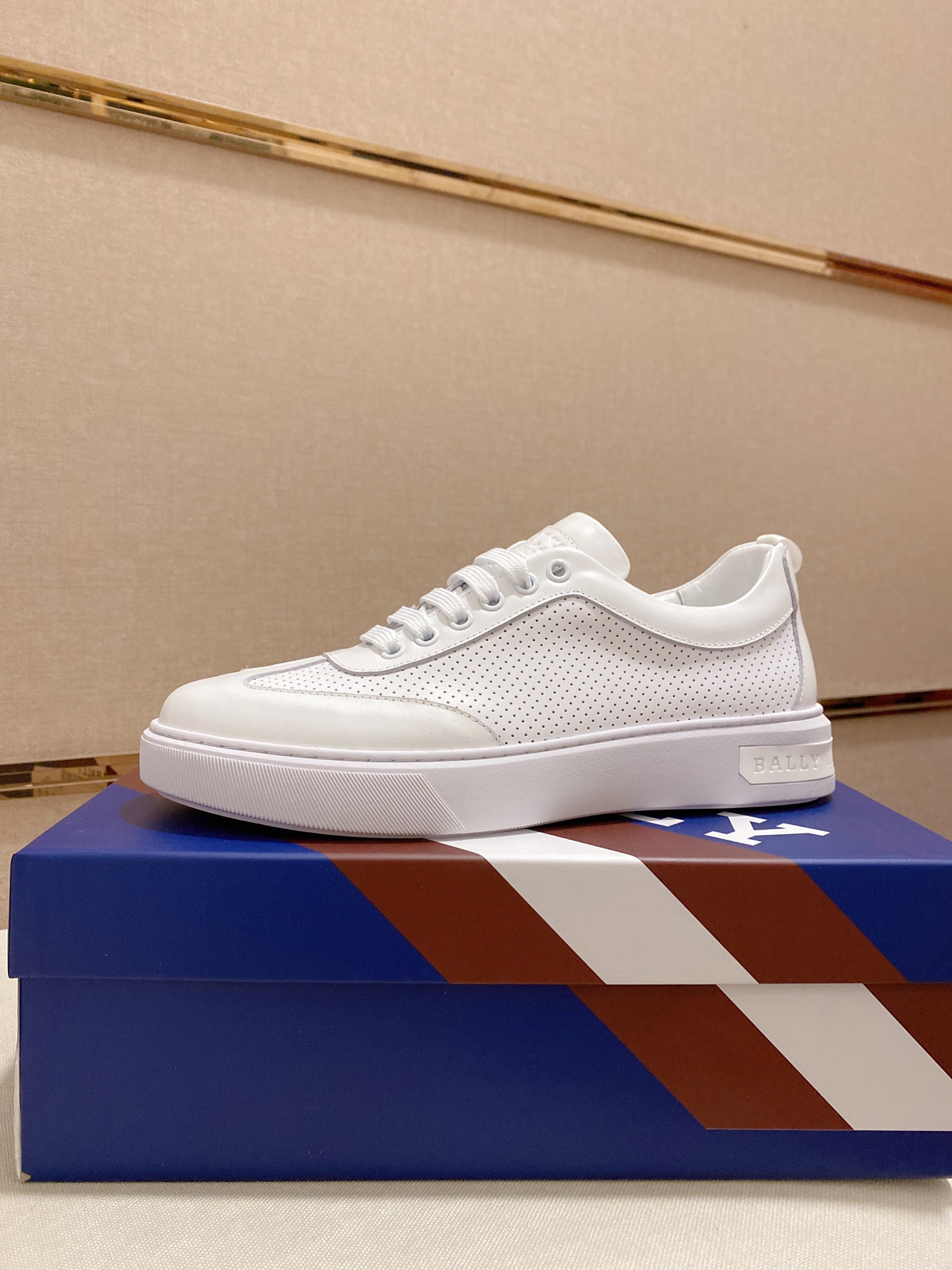 I5   Bally   巴利官网 👊🏻🇮🇹鞋面: 进口头层牛皮 内里:进口羊皮内里，。独家原版复刻，原版大底开模 🇩🇪 🚶🏻🚶🏻高端定制专柜复刻📯经得起时间的验证🔍️🔲 欢迎对比质量