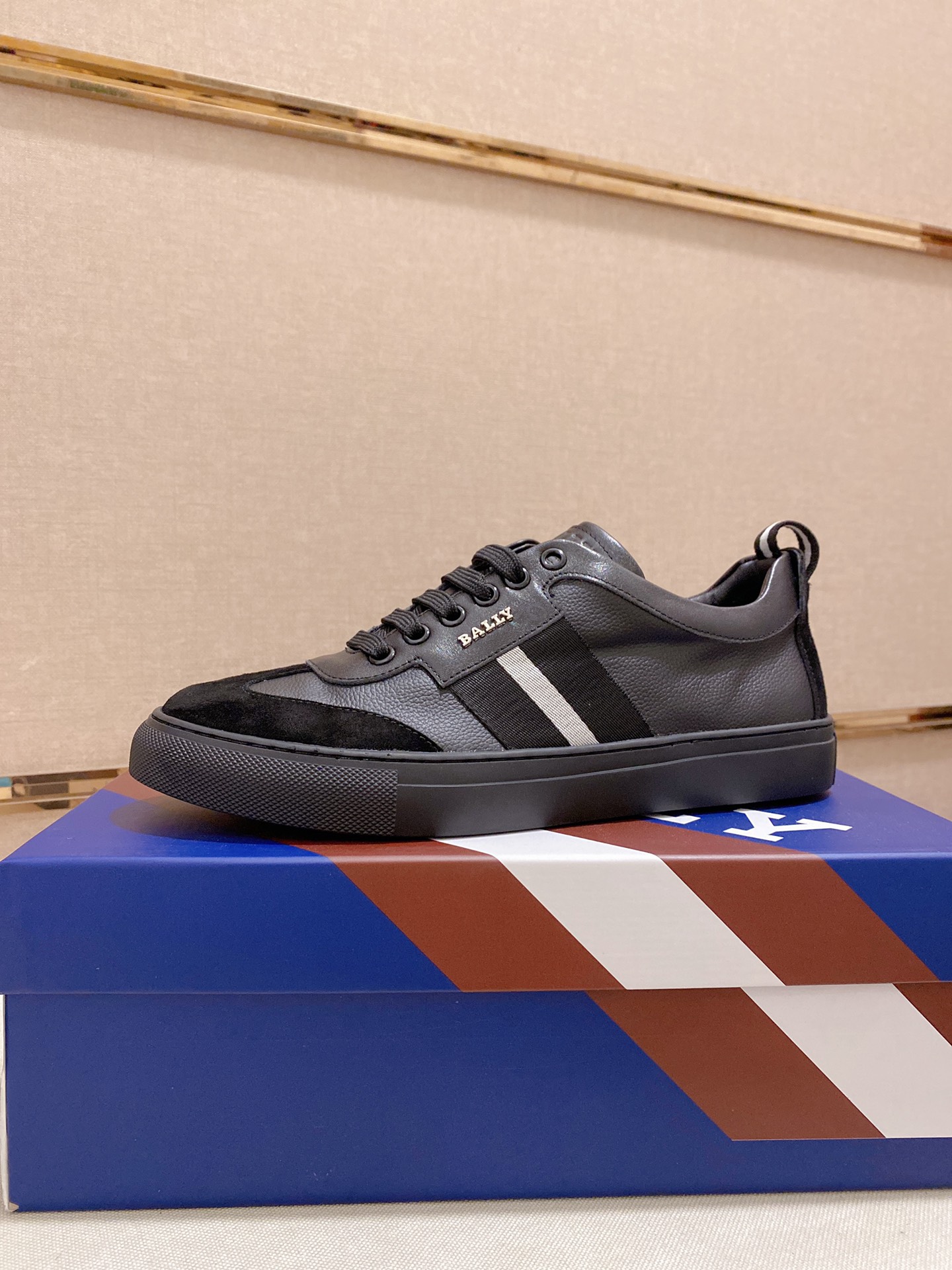 I5   Bally   巴利官网 👊🏻🇮🇹鞋面: 进口头层牛皮 内里:进口羊皮内里，。独家原版复刻，原版大底开模 🇩🇪 🚶🏻🚶🏻高端定制专柜复刻📯经得起时间的验证🔍️🔲 欢迎对比质量