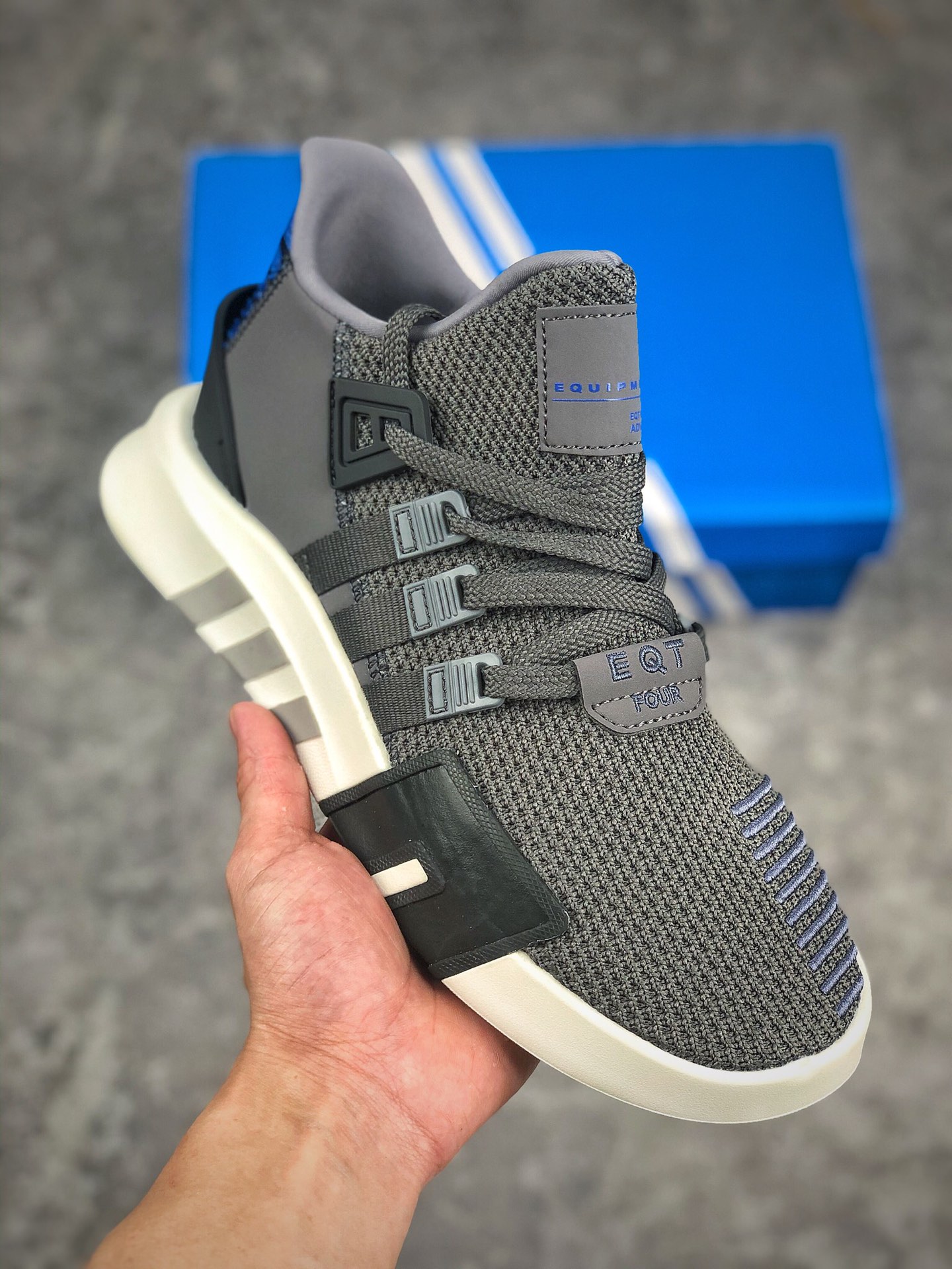   终端放店
AD 阿迪 EQT Bask ADV 鹿晗同款 透气针织网面休闲运动鞋 CQ2994 尺码：36 36.5 37 38 38.5 39 40 40.5 41 42 42.5 43 44 44.5 45