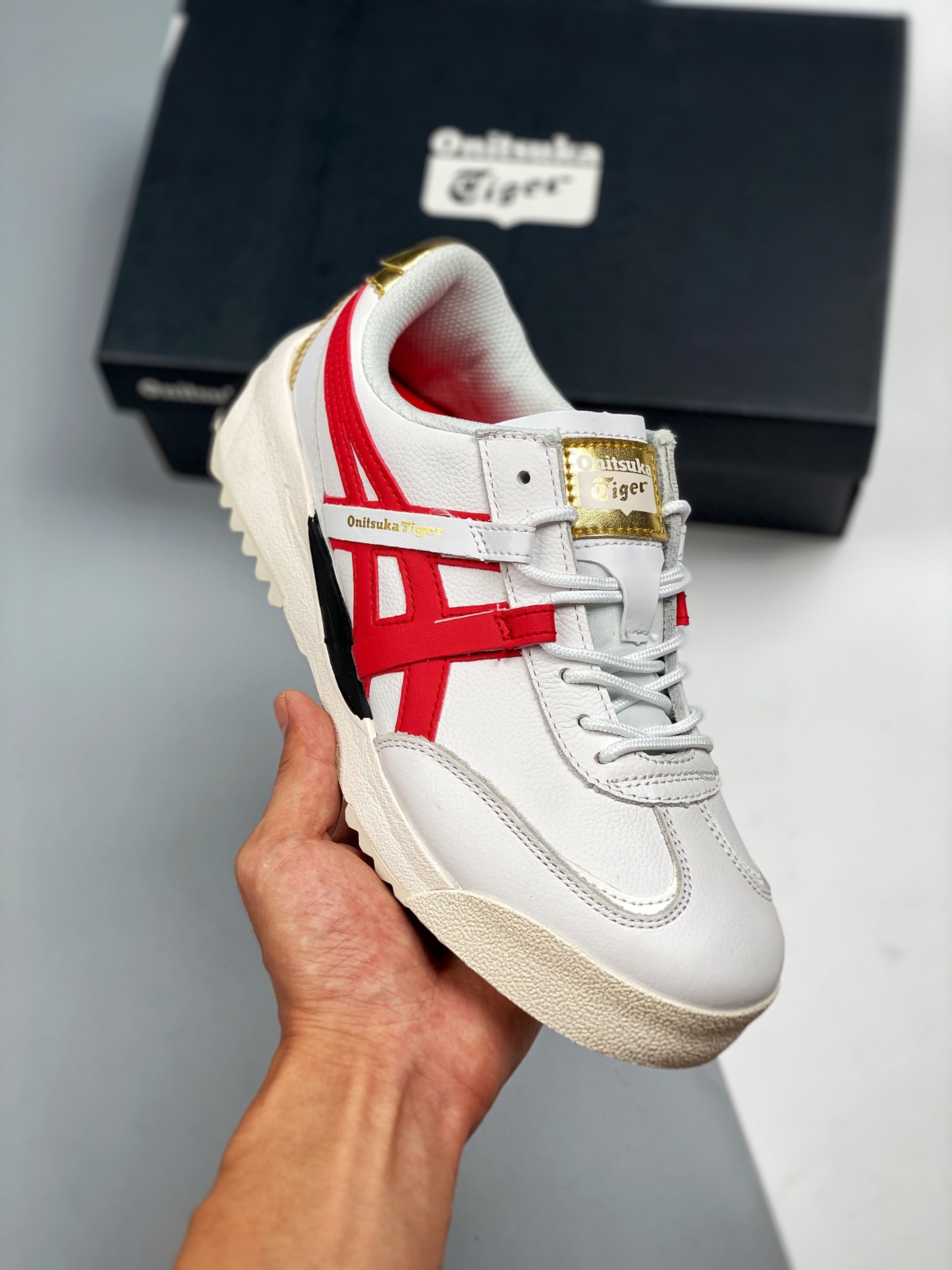 Onitsuka Tiger DELEGATION EX, calzado de alta estética. DELEGATION™ EX se inspira en los zapatos usados por l…