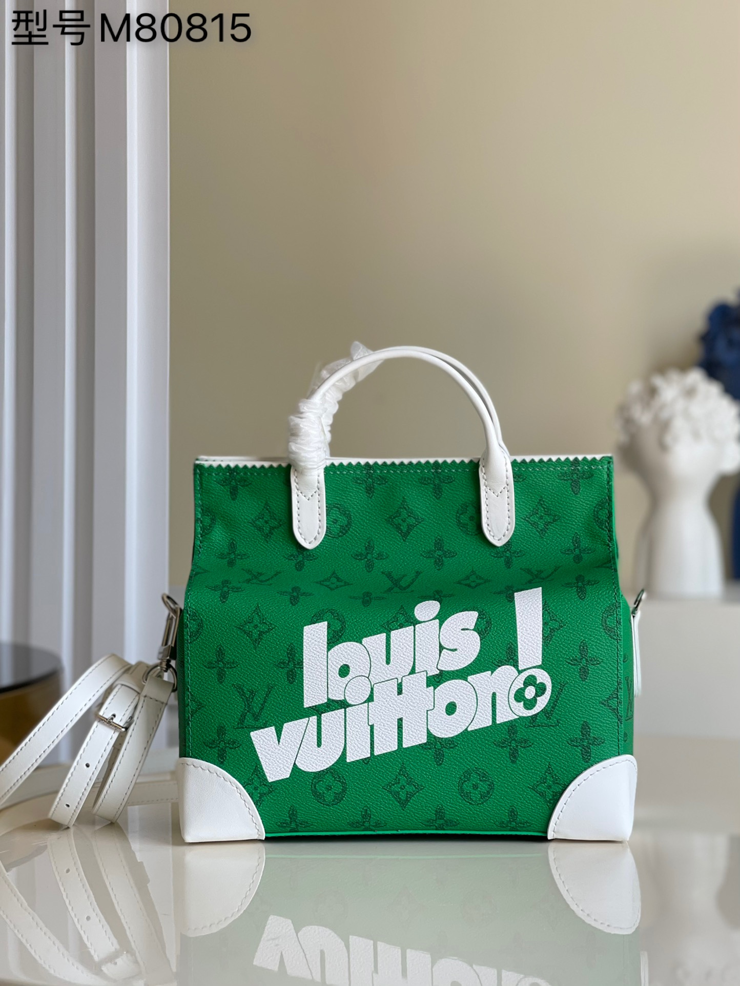 NO:397725,【Exclusive real photo M80815】LITTER handbag Virgil Abloh creates Litter handbags for the autumn and winter Everyday LV capsule series, embellishing the new louis vuitton! logo, making daily shopping bags eye-catching. Adjustable shoulder straps and handles achieve multiple ways of carrying. 24 x 21 x 12 cm h.,LV [original leather],louis vuitton,louis vuitton,louis vuitton19860909【独家实拍M80815】LITTER 手袋 Virgil Abloh 为 秋冬 Everyday LV 胶囊系列打造 Litter 手袋,为复古 Monogram 帆布点缀全新 louis vuitton! 标识,令日常购物袋迸发瞩目风尚.可调节肩带和手柄实现多种背携方式.24 x 21 x 12 厘米 h.,LV【原厂皮】,louis vuitton,louis vuitton,Bag