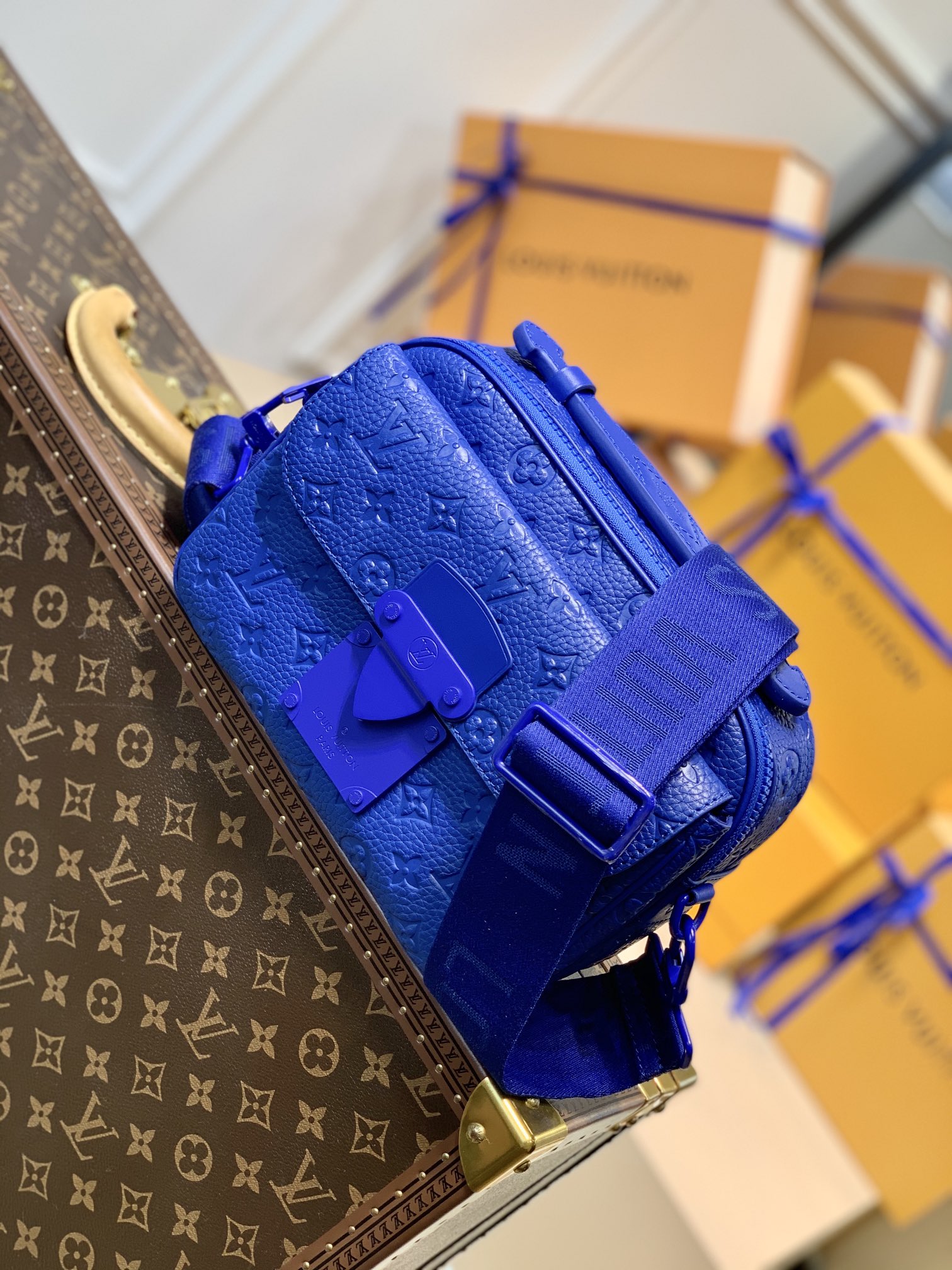 Louis Vuitton Messenger Bags Black Blue Taurillon M58488