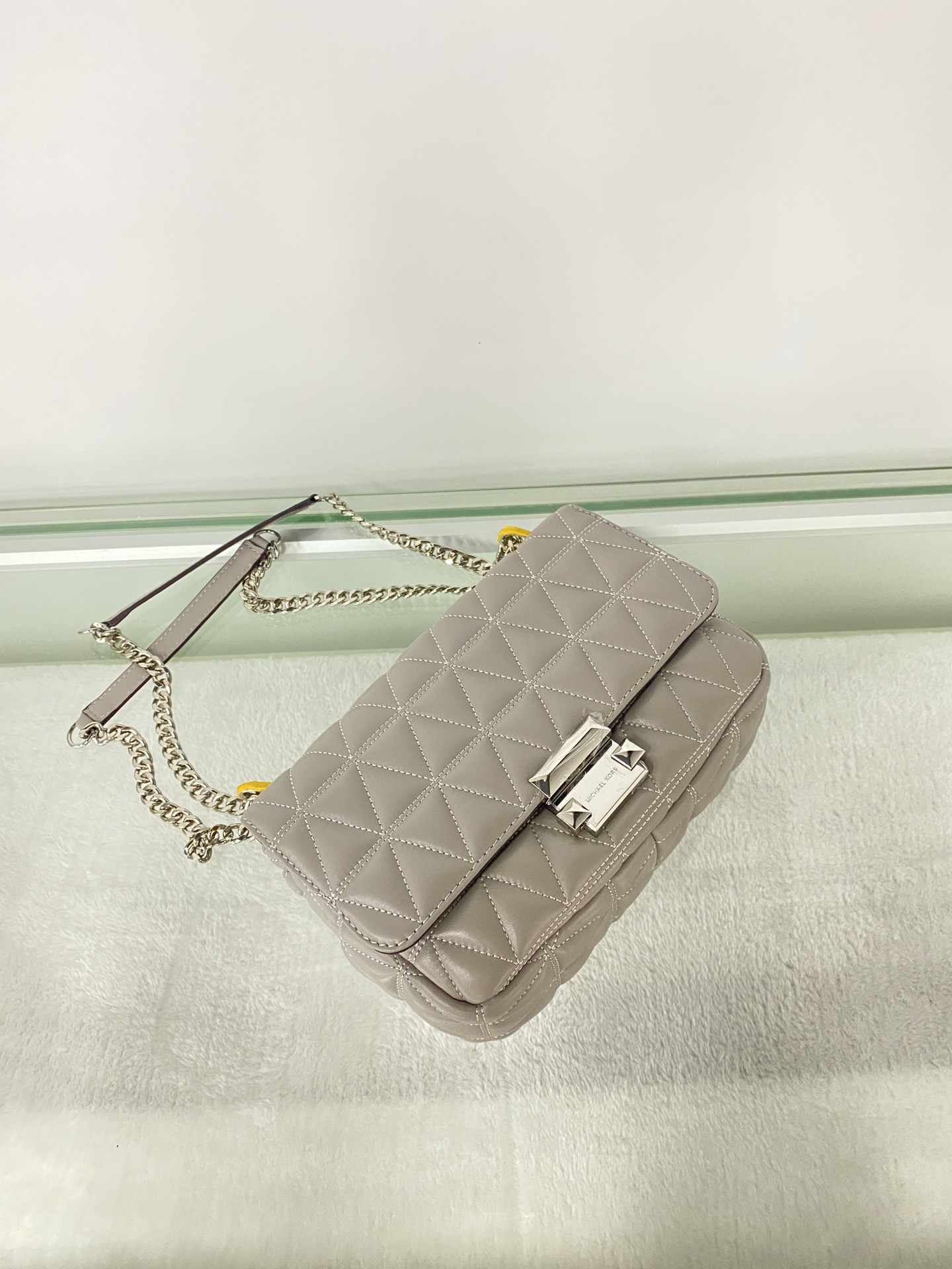 Michael Kors 菱格羊皮灰色中号 mk羊皮链条包 Sloan 系列新品 柔软细腻的羊皮 独具匠心的新锁扣