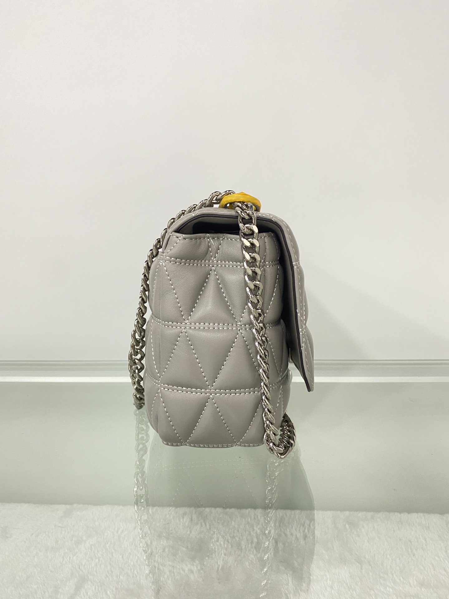 Michael Kors 菱格羊皮灰色中号 mk羊皮链条包 Sloan 系列新品 柔软细腻的羊皮 独具匠心的新锁扣