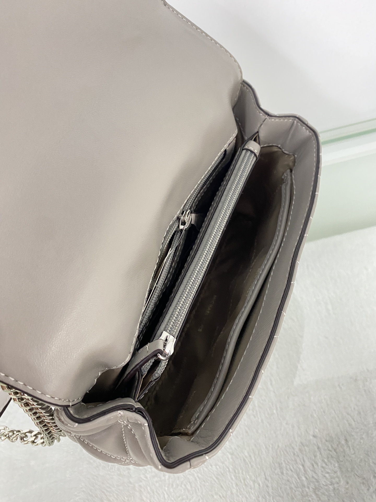 Michael Kors 菱格羊皮灰色中号 mk羊皮链条包 Sloan 系列新品 柔软细腻的羊皮 独具匠心的新锁扣