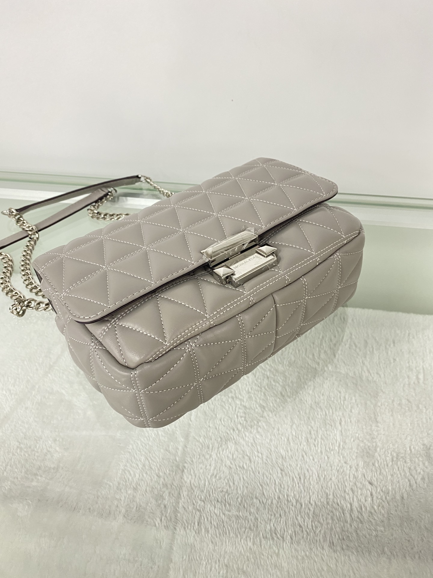 Michael Kors 菱格羊皮灰色中号 mk羊皮链条包 Sloan 系列新品 柔软细腻的羊皮 独具匠心的新锁扣