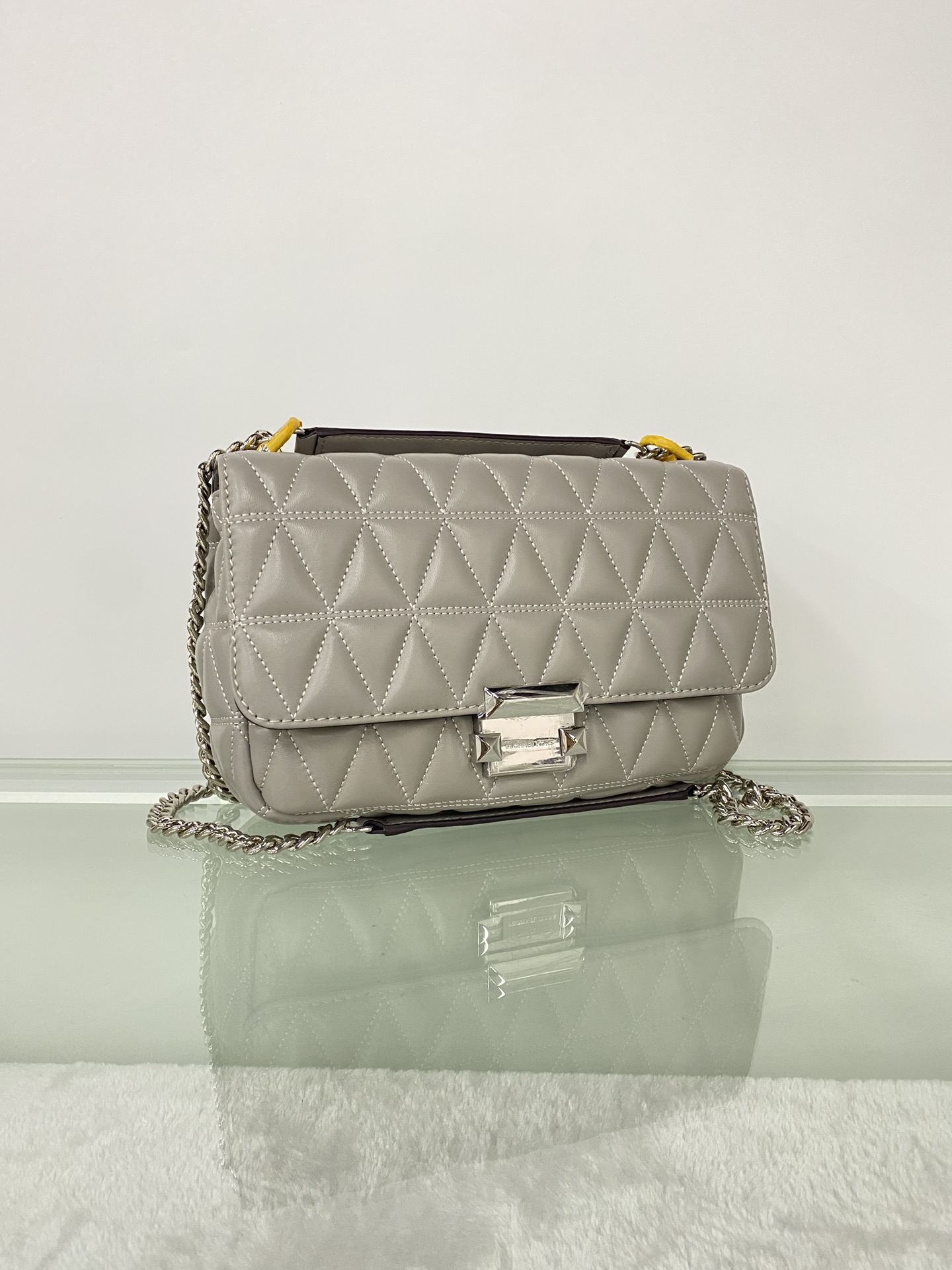 Michael Kors 菱格羊皮灰色中号 mk羊皮链条包 Sloan 系列新品 柔软细腻的羊皮 独具匠心的新锁扣