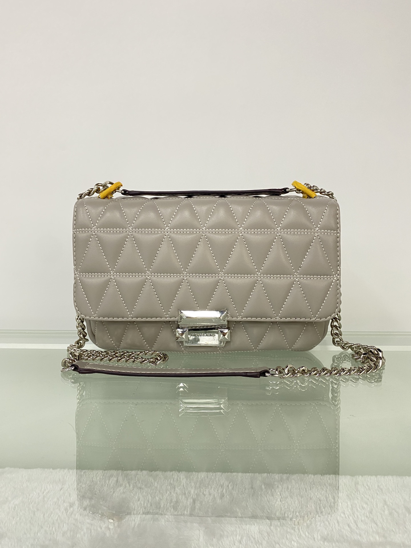 Michael Kors 菱格羊皮灰色中号 mk羊皮链条包 Sloan 系列新品 柔软细腻的羊皮 独具匠心的新锁扣