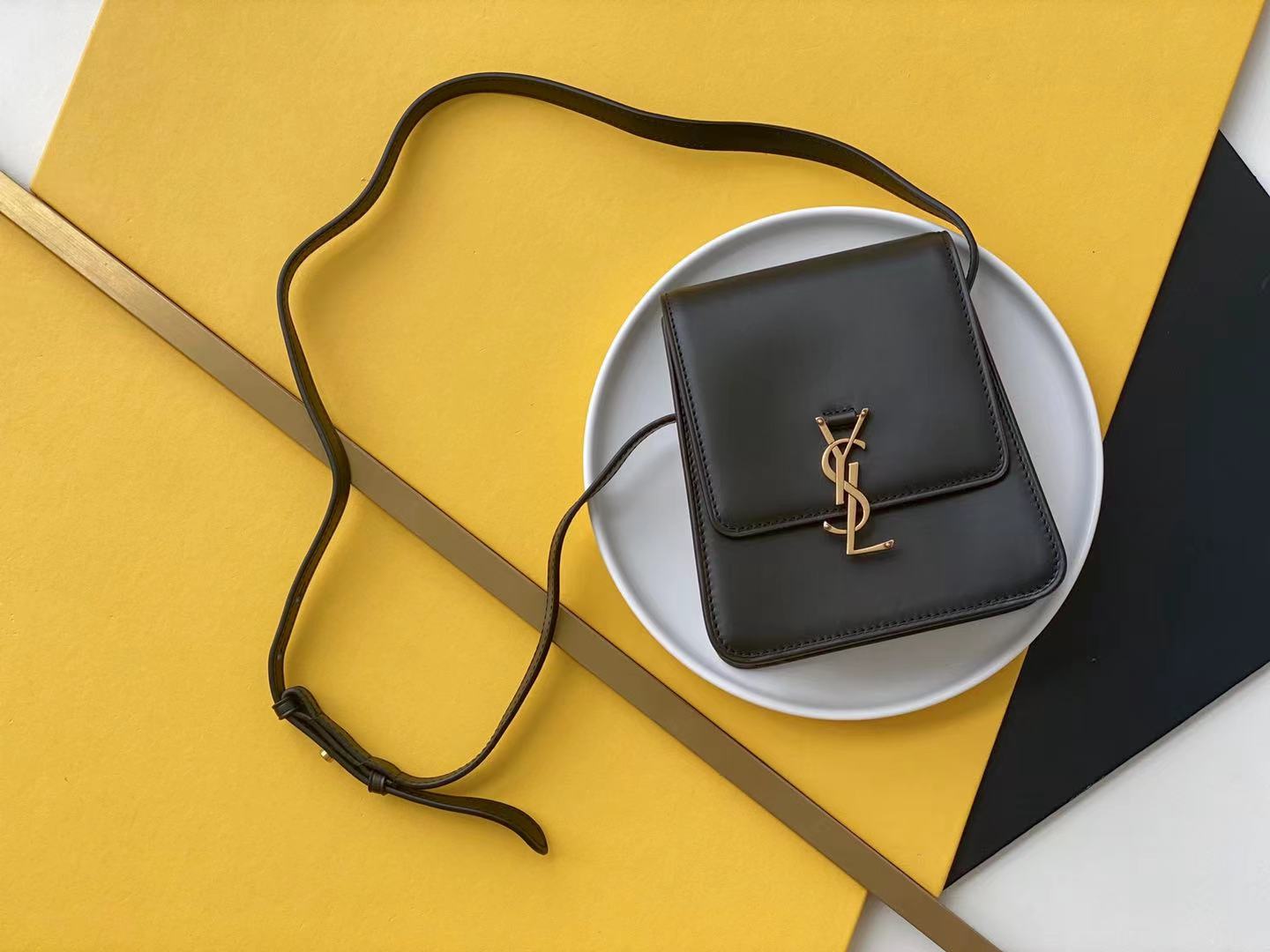 YSL Kaia 植物鞣革小牛皮 竖款肩背包 手机包 金色YSL扣