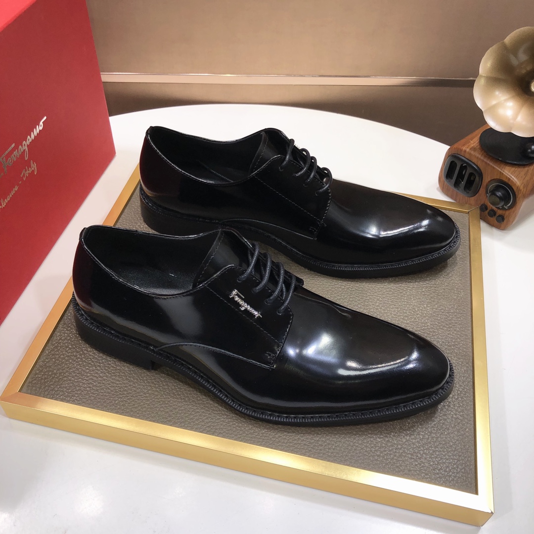 J0 菲拉格慕最新真皮商务西装鞋官网同步上市，意大利进口 头层牛皮一比一重金打造，官网1:1橡胶大底。穿着百搭，高档不失档次，彩色搭配气度不凡。此款四季款，穿在脚上魅力四射尽显大牌气质。标准码38—–44