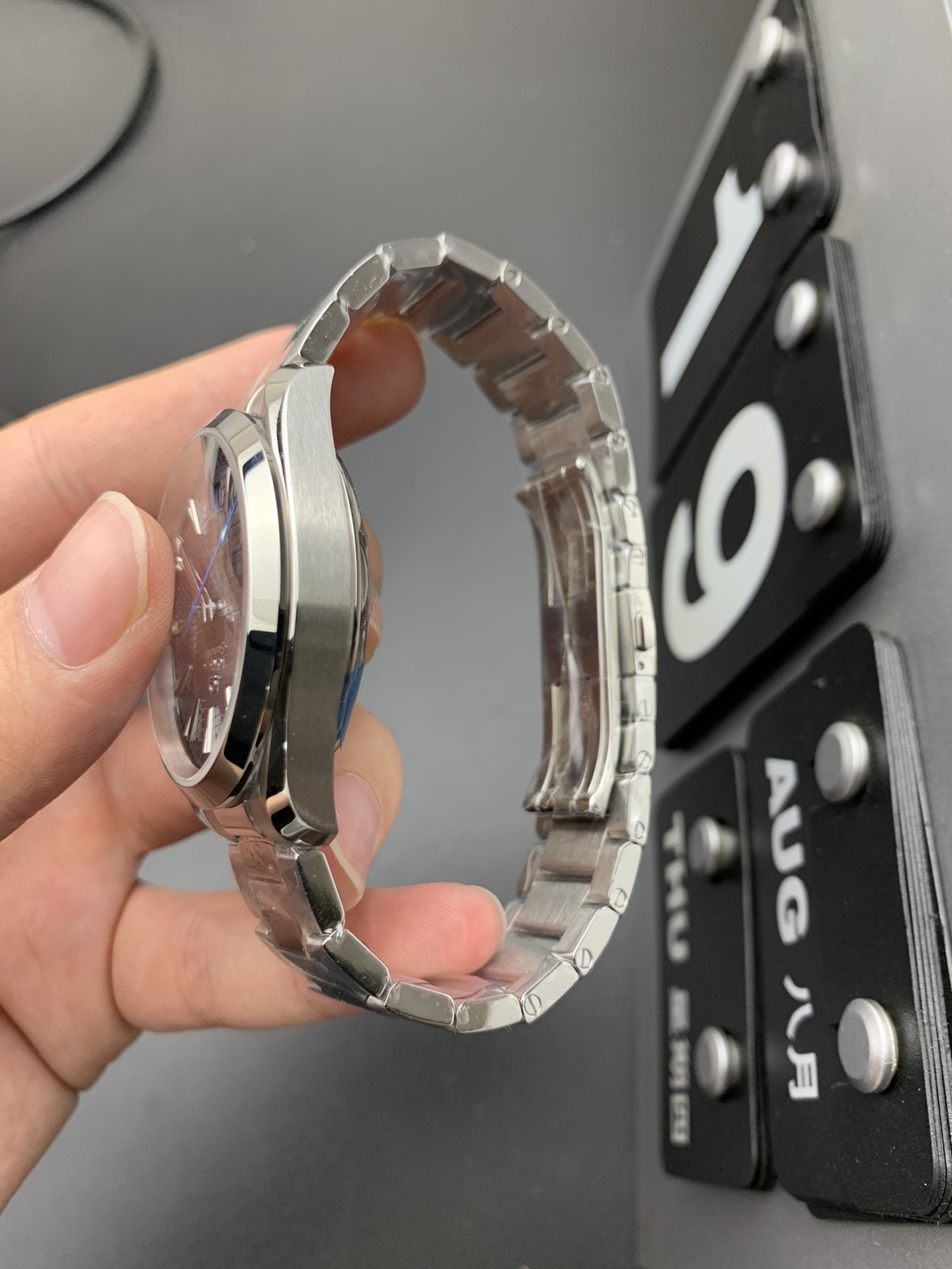 Omega 柚木蓝