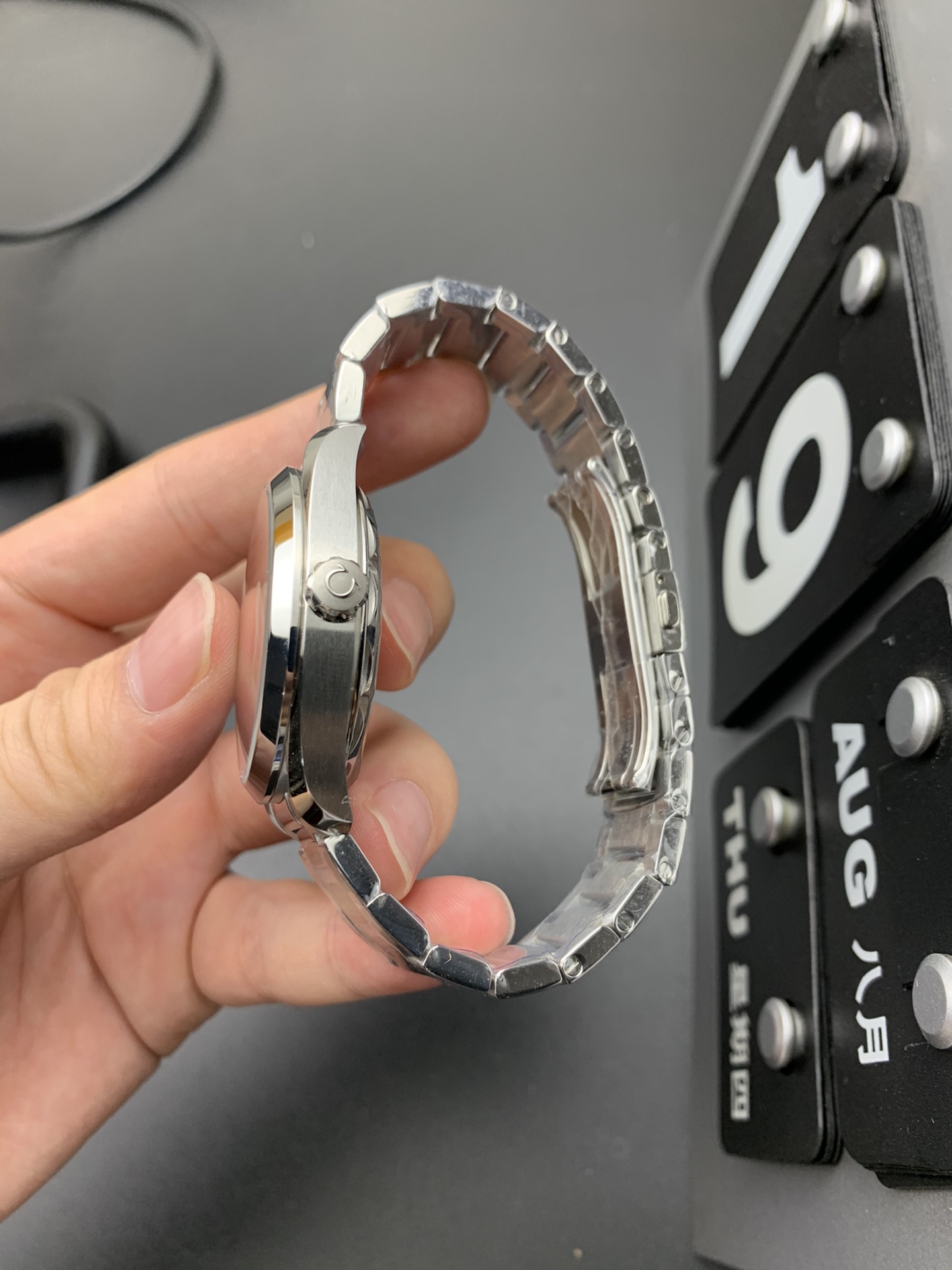 Omega 柚木蓝