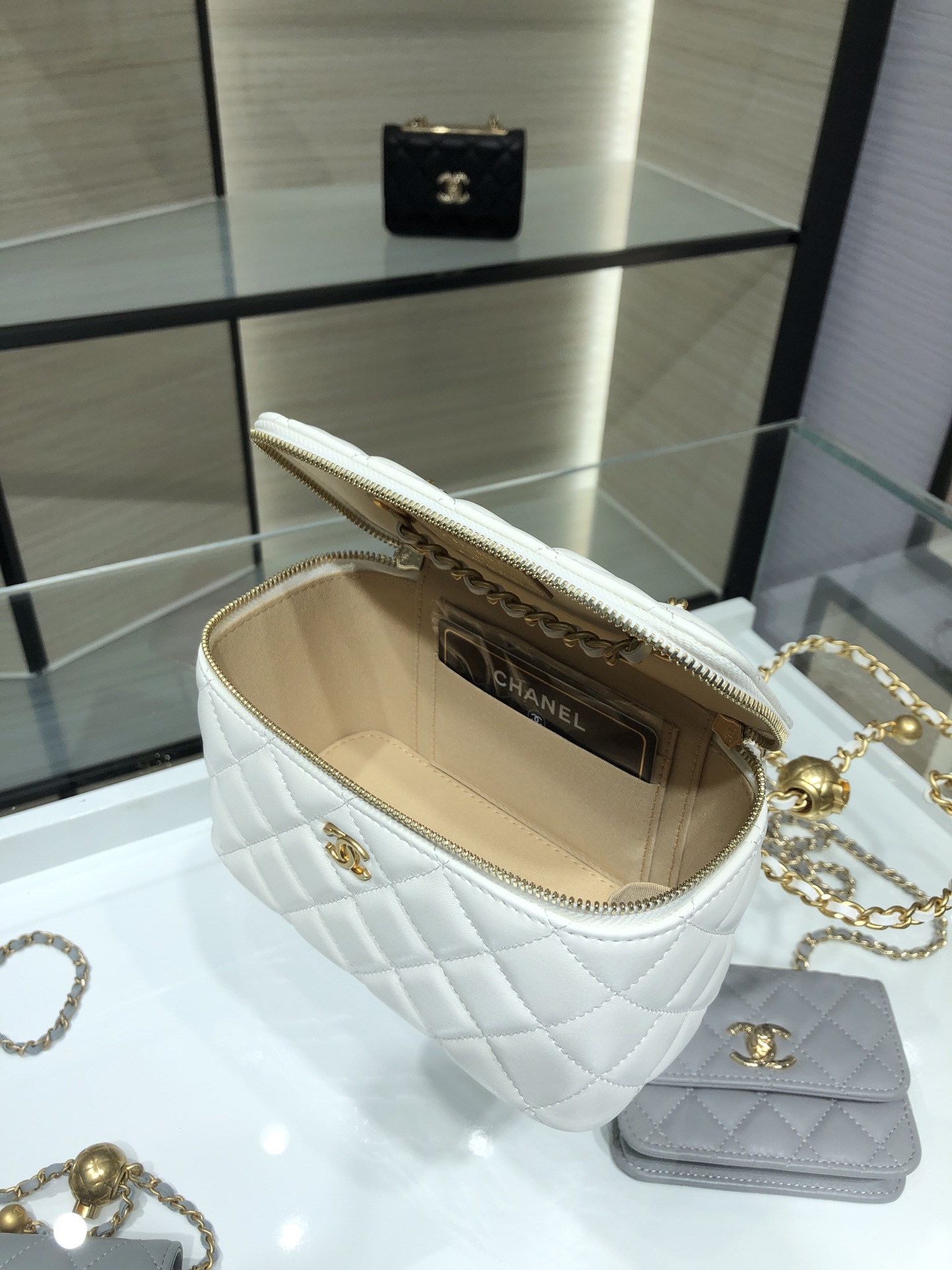 CHANEL: New Arrival: Adjustable chain, Large Classic Chain Vanity Case - Bag 6
