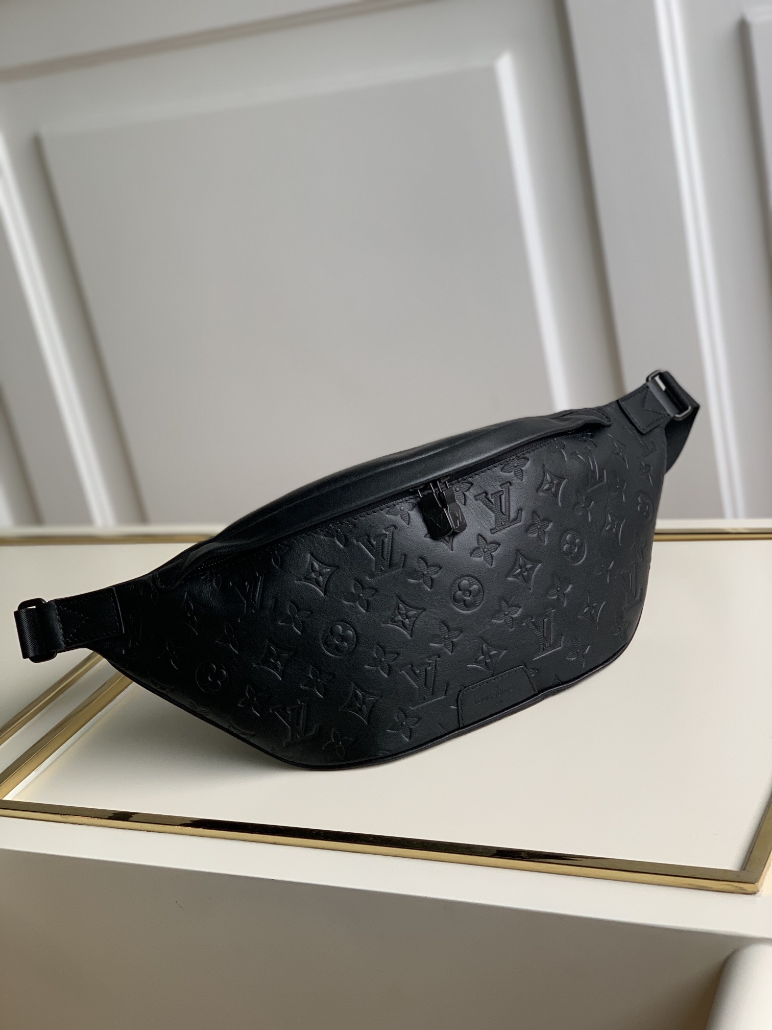 루이비통 M44388 디스커버리 웨이스트 백은 Louis Vuitton Bag