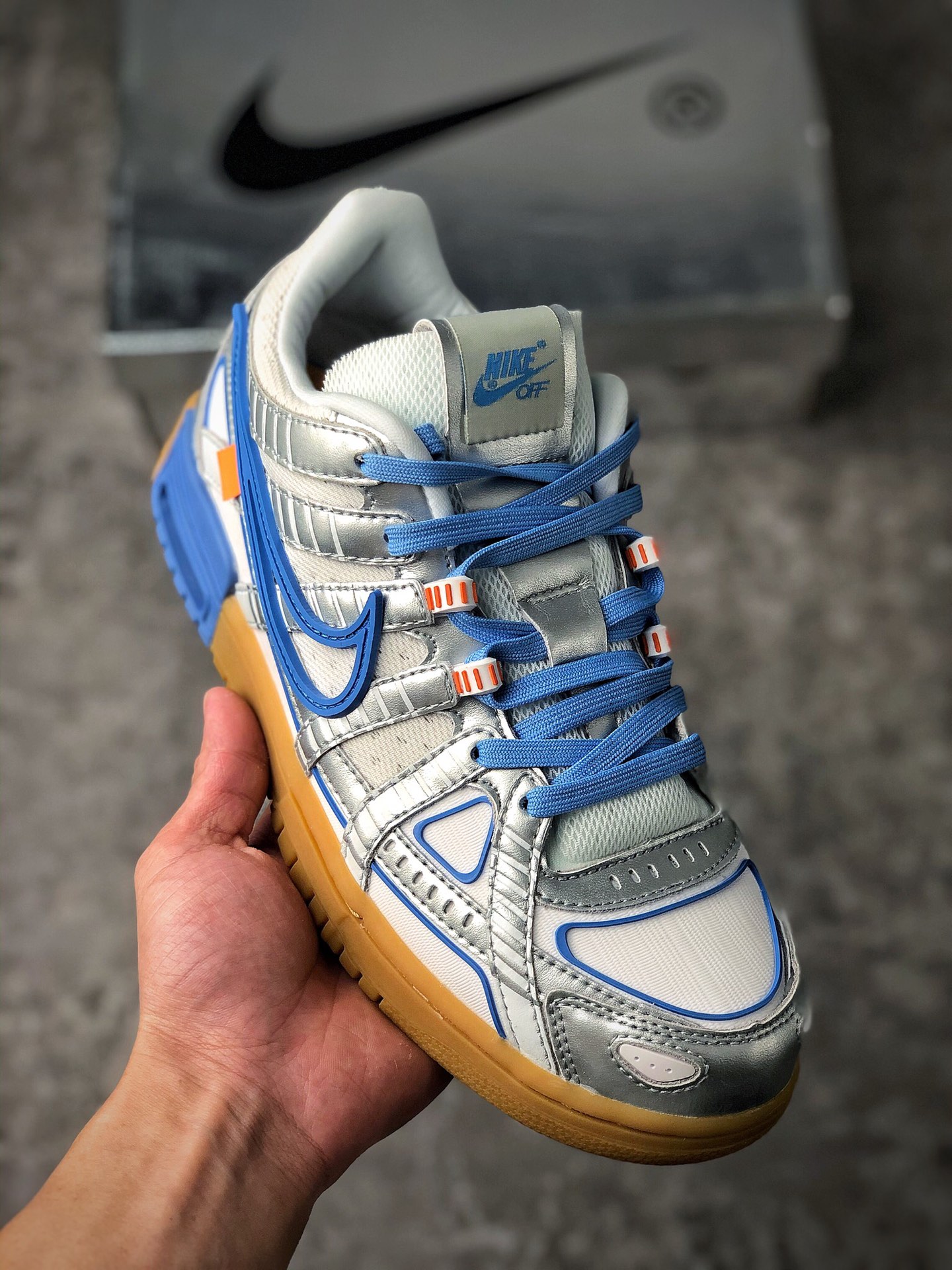  终端放货
Off-White x Nk Air Rubber Dunk