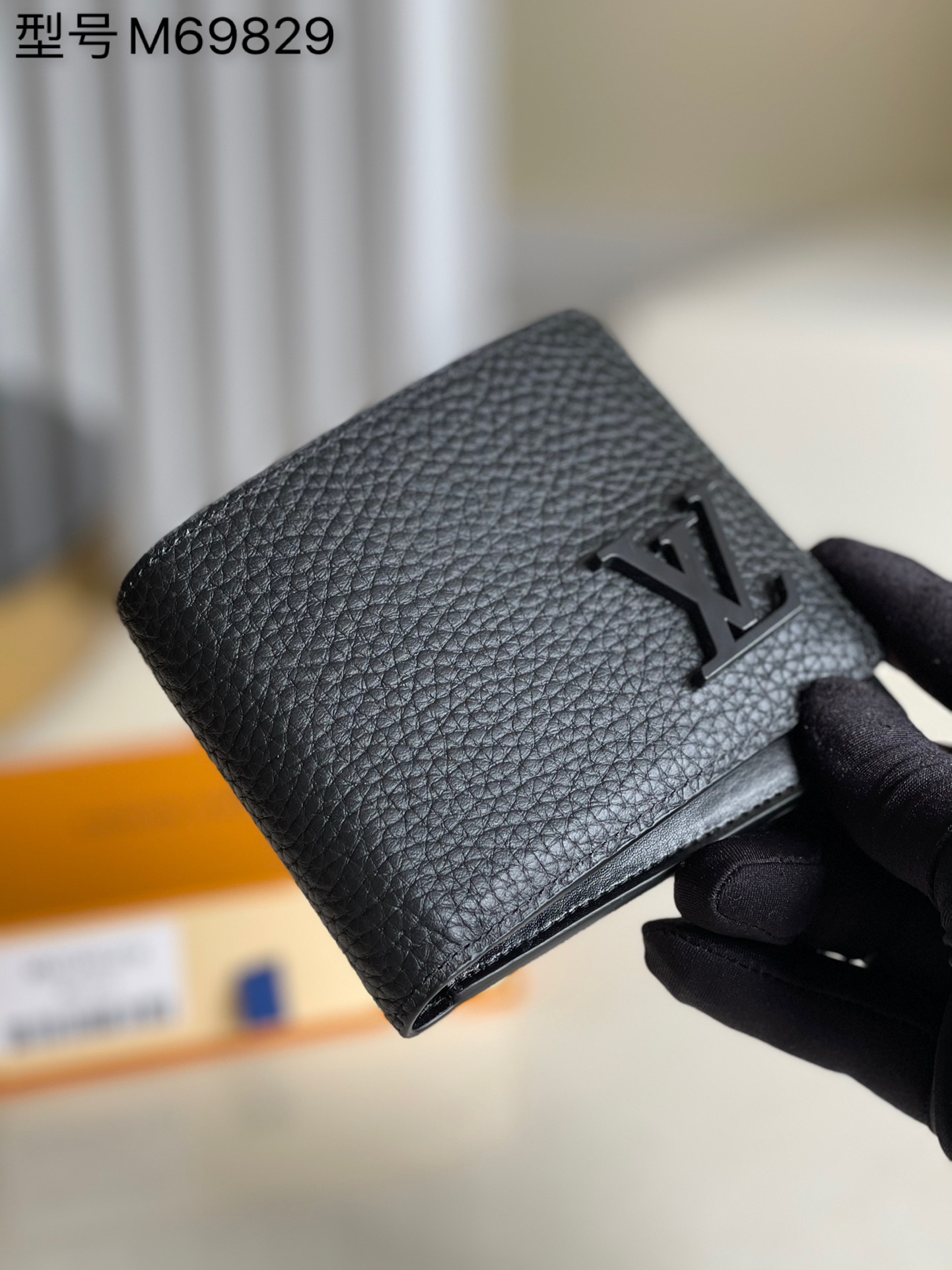 Louis Vuitton Wallet Calfskin Cowhide M69829