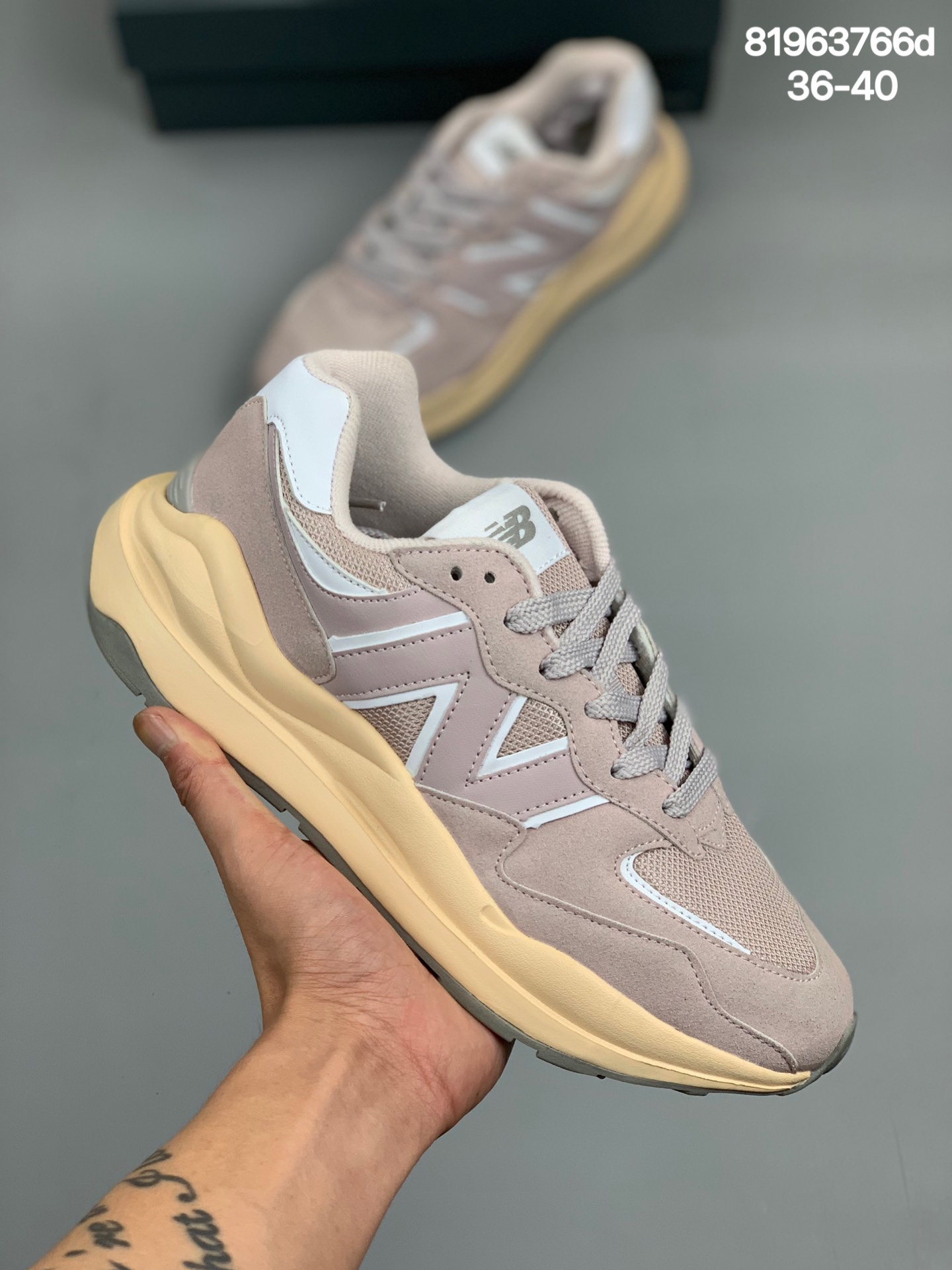 
原盒真标 新版本 张子枫代言配色,NB新百伦New Balance M5740系列复古老爹风休闲运动慢跑鞋 W5740LB 原楦原纸版开发版型#采用牛巴磨砂革料拼接透气网织布鞋面材质#中底高弹EVA发泡材质#外置橡胶大齿防滑橡胶外底尽显90年代复古风格 
尺码:36-40
编码：81963766d