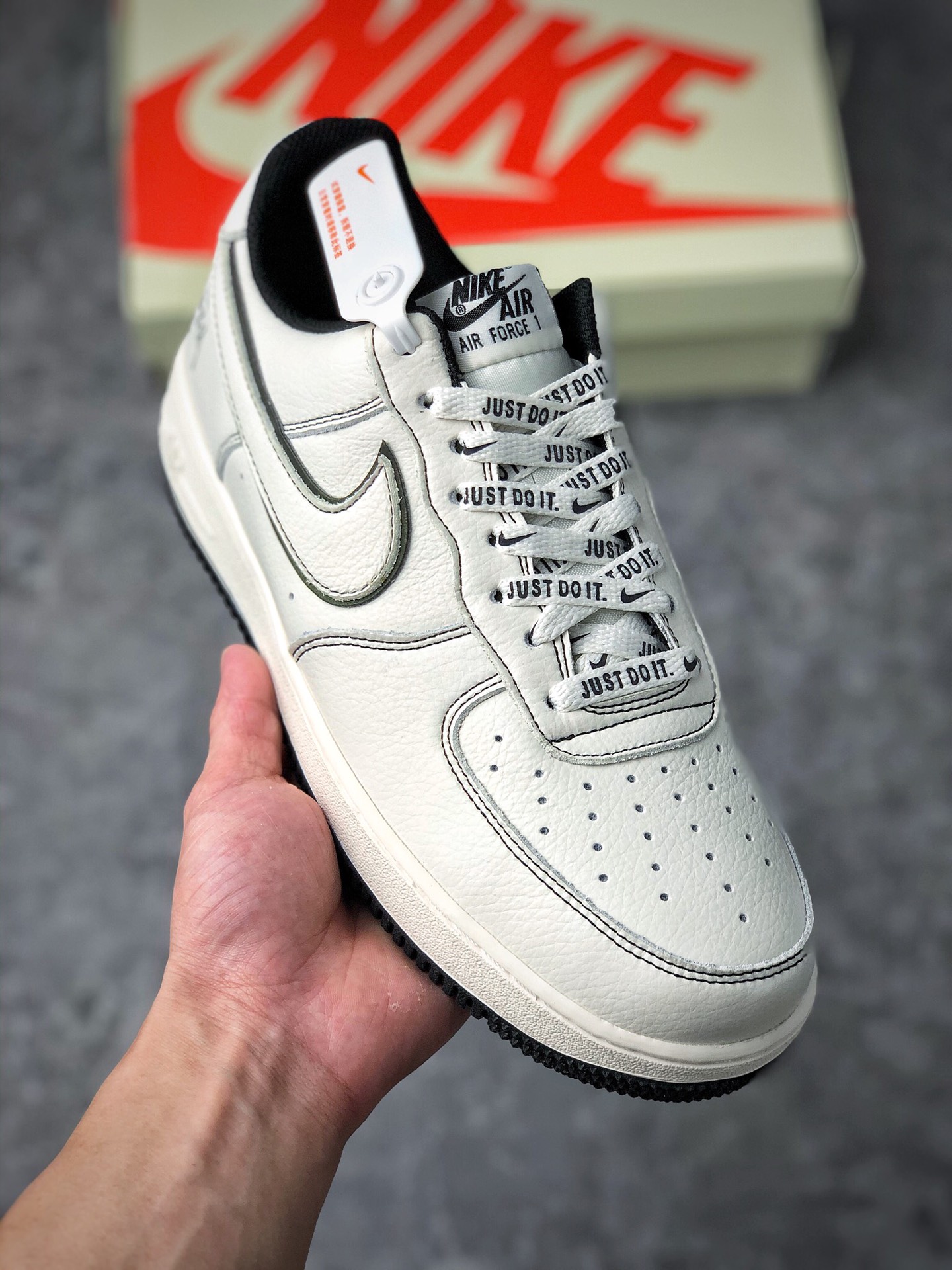  支持放店
Stussy x Nk Air Force 1 Low 斯图西联名空军一号米黑反光低帮休闲板鞋 UN1635-702
尺码：36 36.5 37.5 38 38.5 39 40 40.5 41 42 42.5 43 44 44.5 45