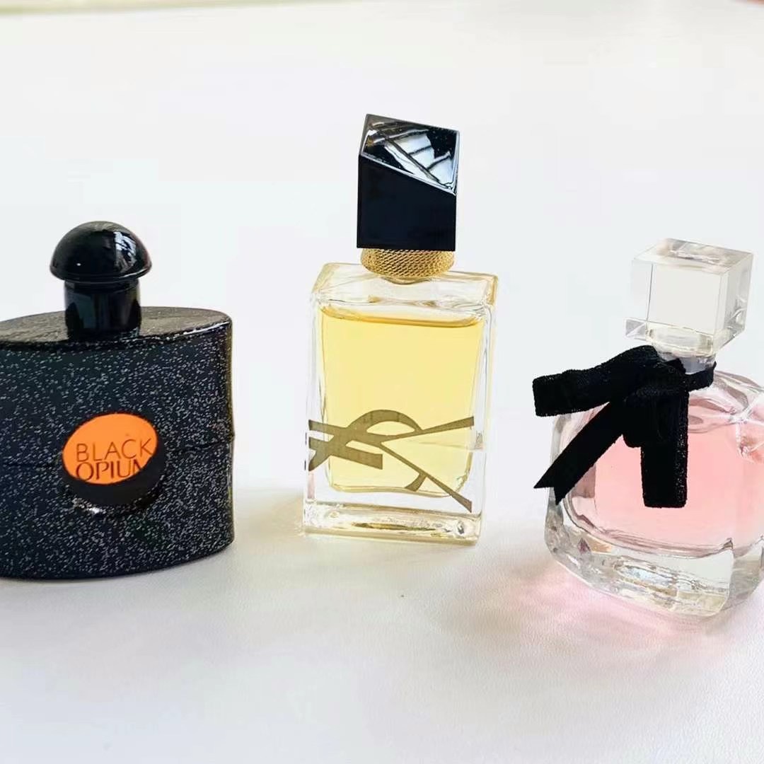 Fragrance Favorites Discovery Gift Set for Her, 12 Samples of Most-Loved Scents 6 i1629428995 4555 5