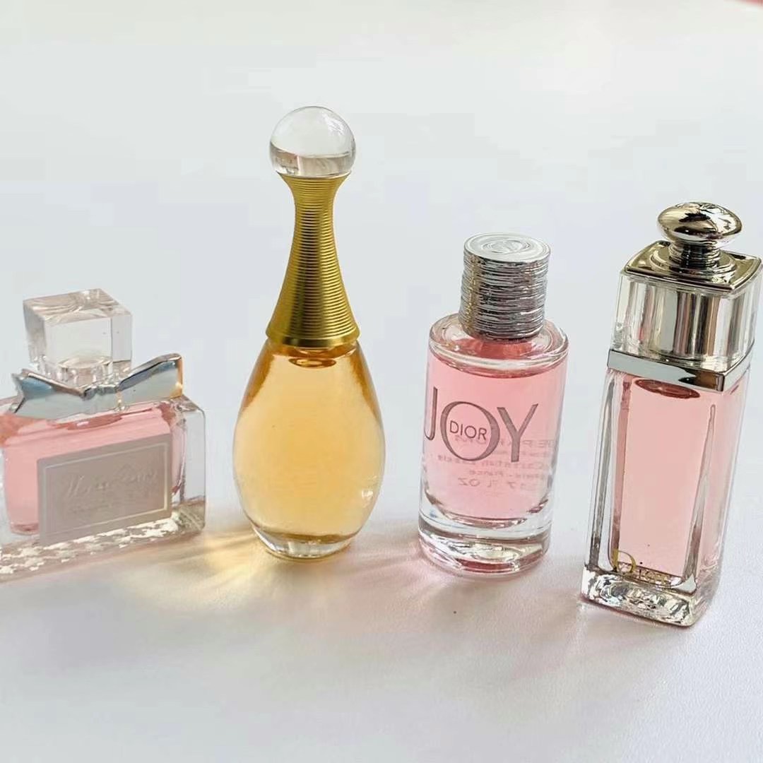 Fragrance Favorites Discovery Gift Set for Her, 12 Samples of Most-Loved Scents 7 i1629428995 5474 6