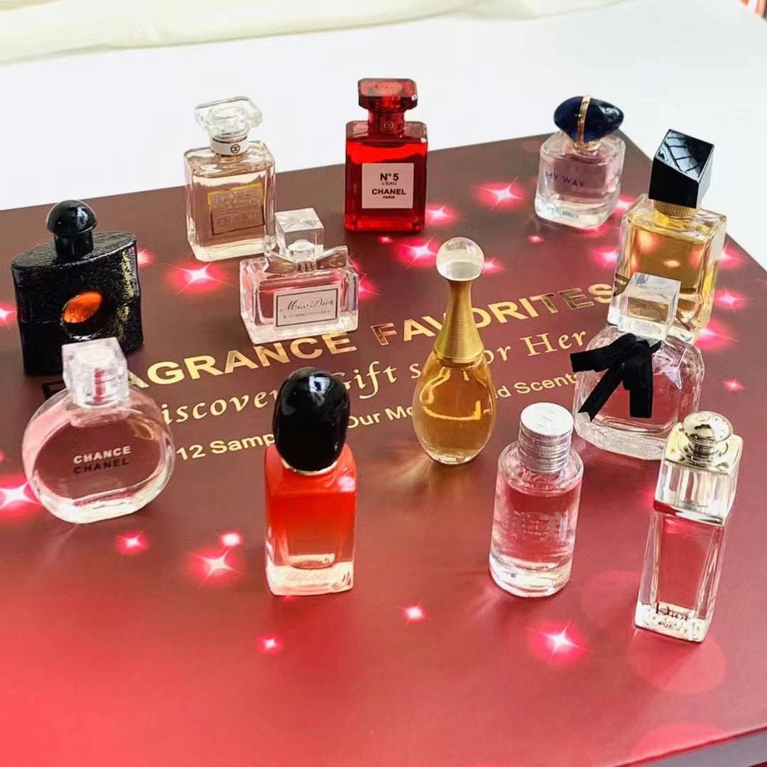 Fragrance Favorites Discovery Gift Set for Her, 12 Samples of Most-Loved Scents 5 i1629428995 5475 4