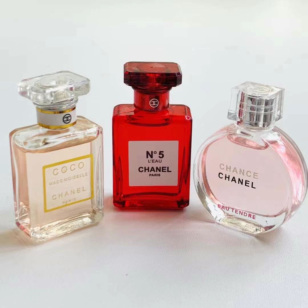 Fragrance Favorites Discovery Gift Set for Her, 12 Samples of Most-Loved Scents 9 i1629428995 5863 8