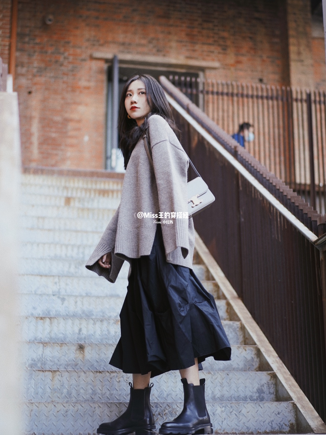CELINE TEEN TRIOMPHE 18.5CM BAG 188423卵石灰色