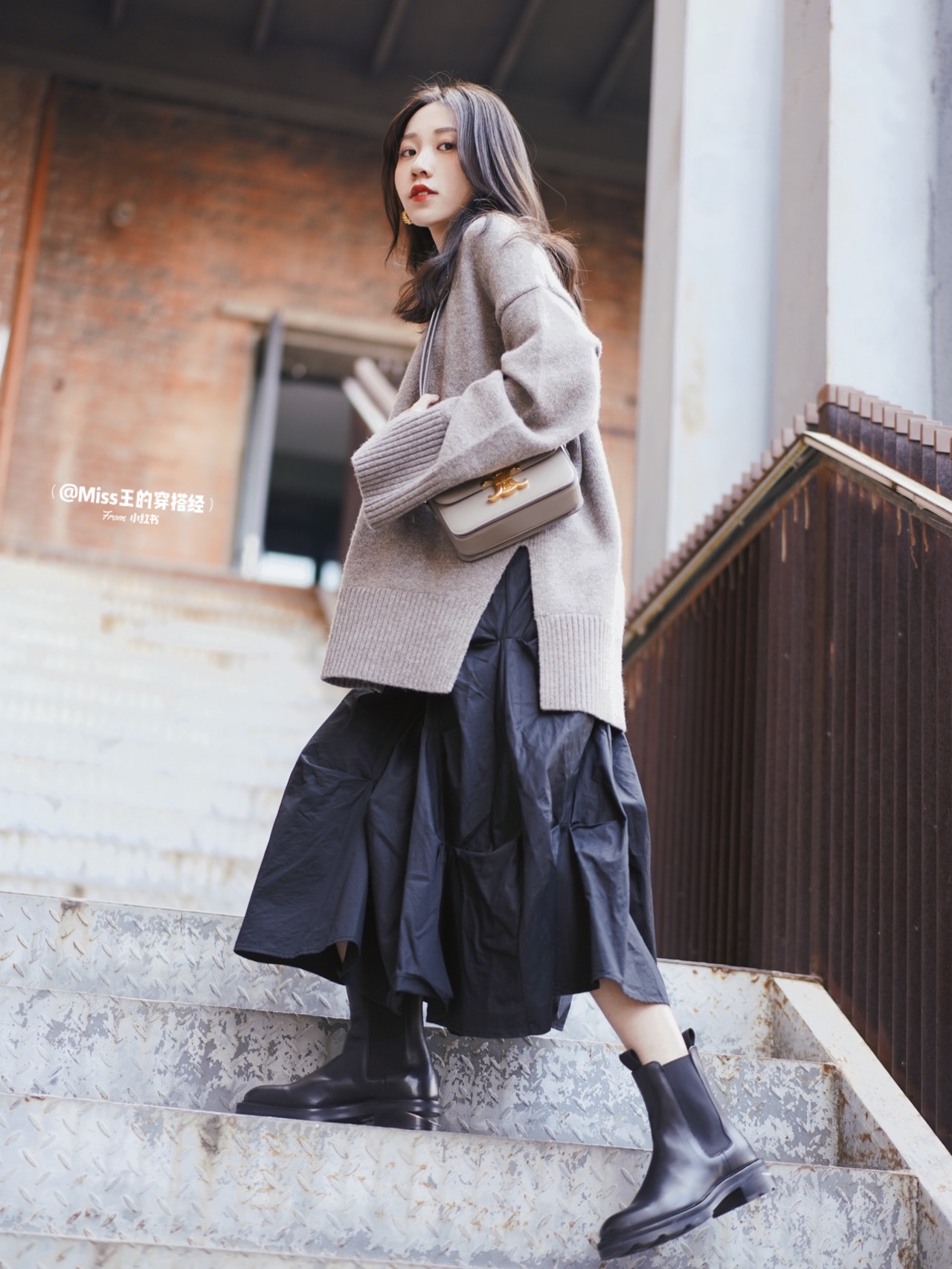 CELINE TEEN TRIOMPHE 18.5CM BAG 188423卵石灰色