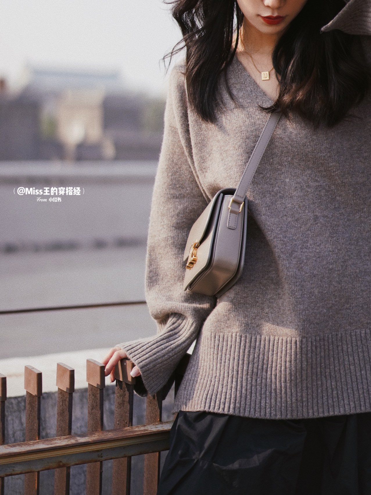 CELINE TEEN TRIOMPHE 18.5CM BAG 188423卵石灰色