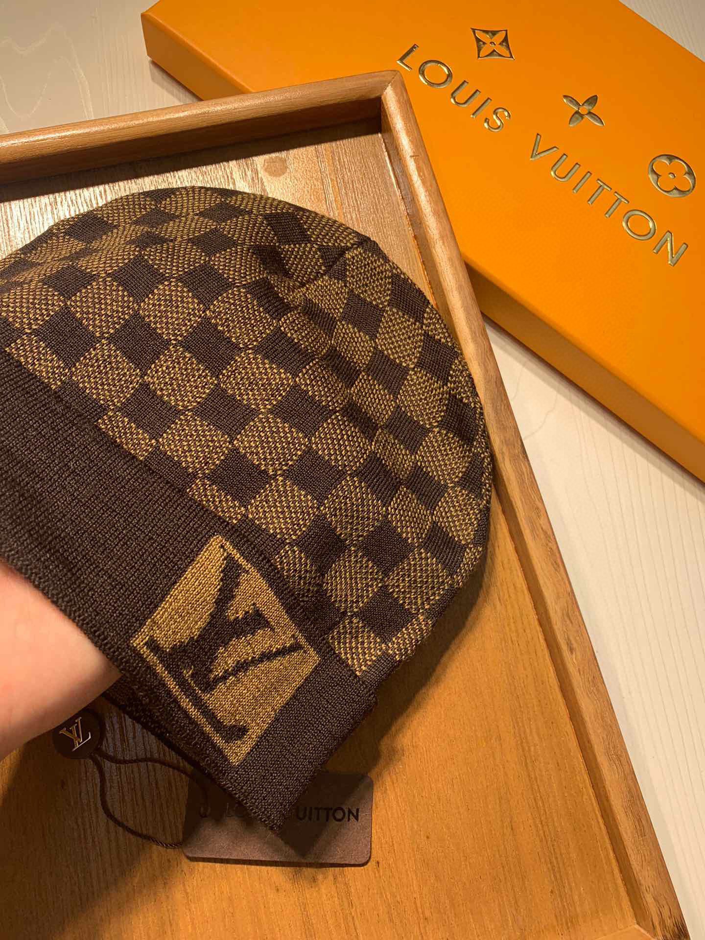 。L家。【羊毛单帽】专柜专柜专柜直接下的订单.电子版合确认信息拍你们.客供小羊毛！珍贵典藏的灵魂帽子！客