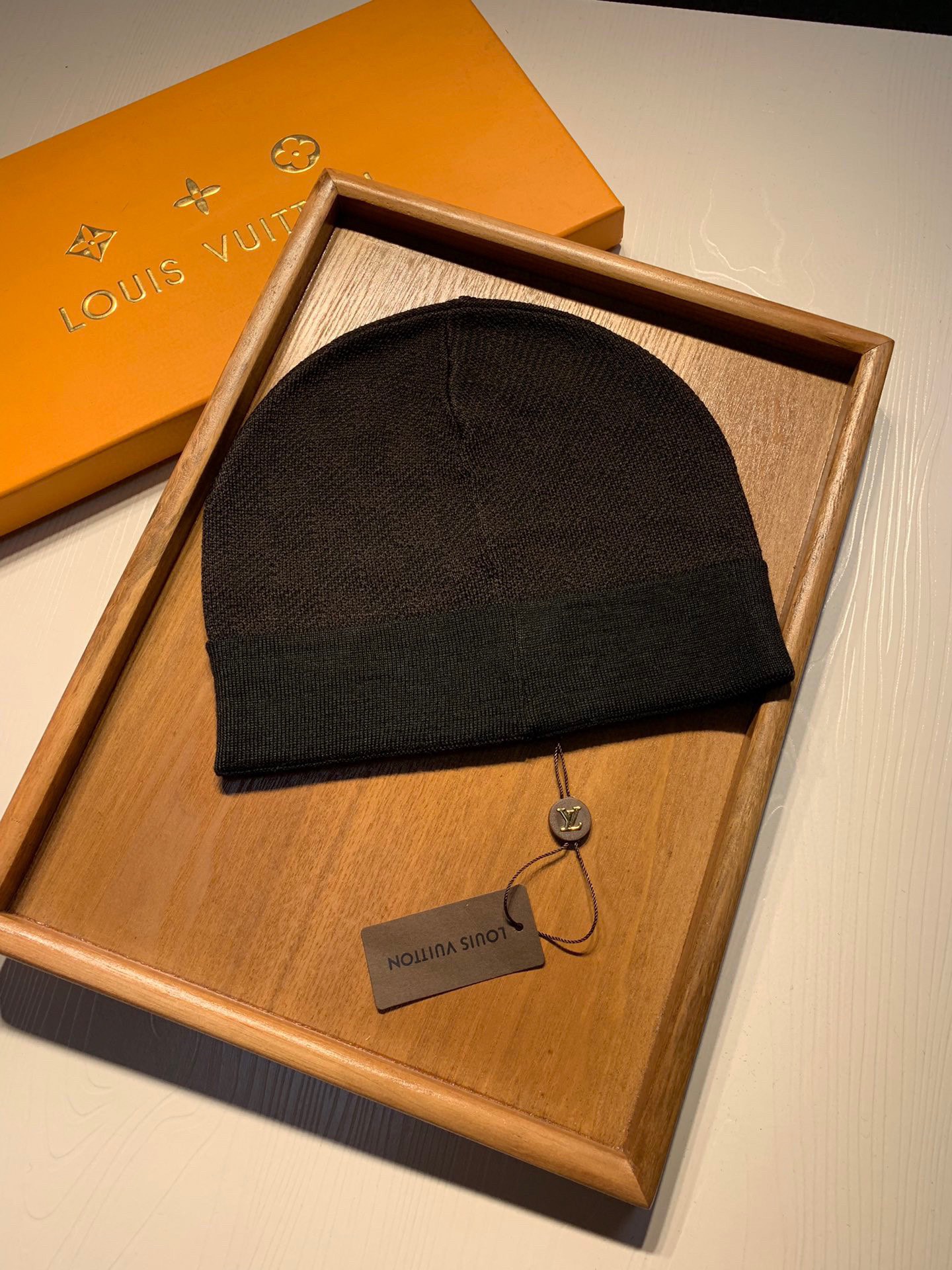 。L家。【羊毛单帽】专柜专柜专柜直接下的订单.电子版合确认信息拍你们.客供小羊毛！珍贵典藏的灵魂帽子！客