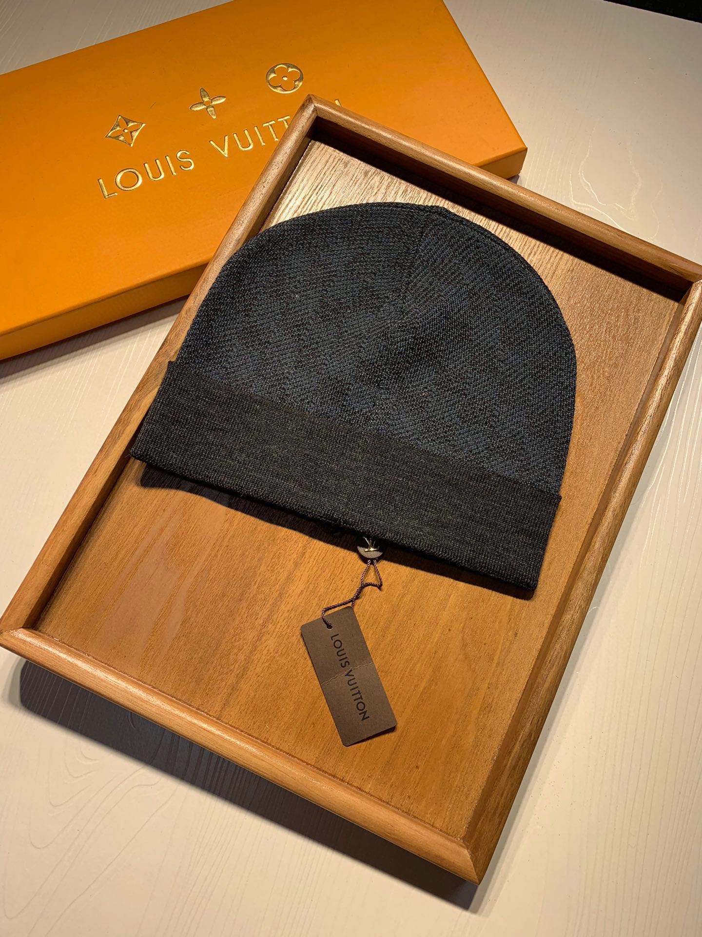 。L家。【羊毛单帽】专柜专柜专柜直接下的订单.电子版合确认信息拍你们.客供小羊毛！珍贵典藏的灵魂帽子！客