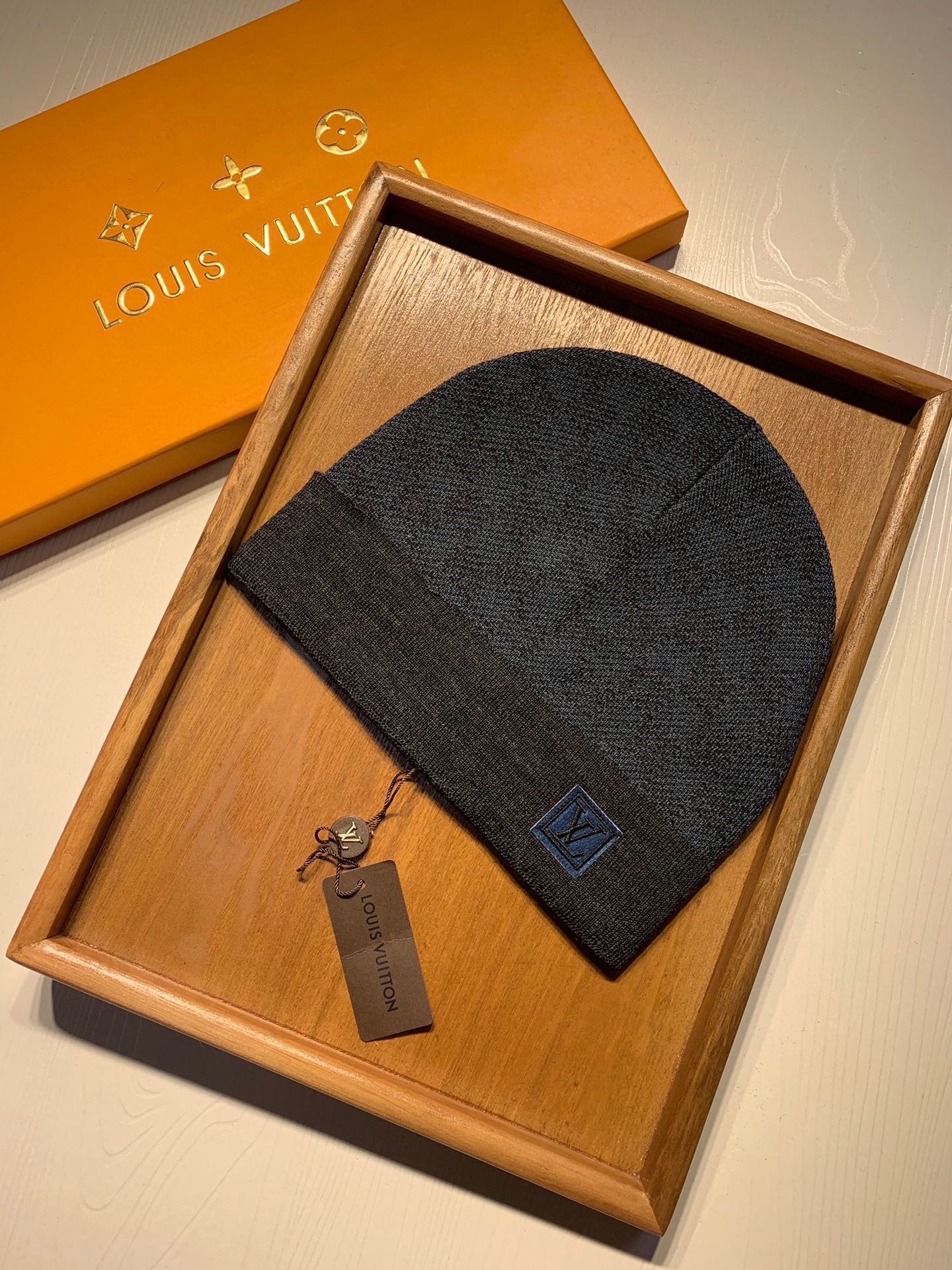 。L家。【羊毛单帽】专柜专柜专柜直接下的订单.电子版合确认信息拍你们.客供小羊毛！珍贵典藏的灵魂帽子！客