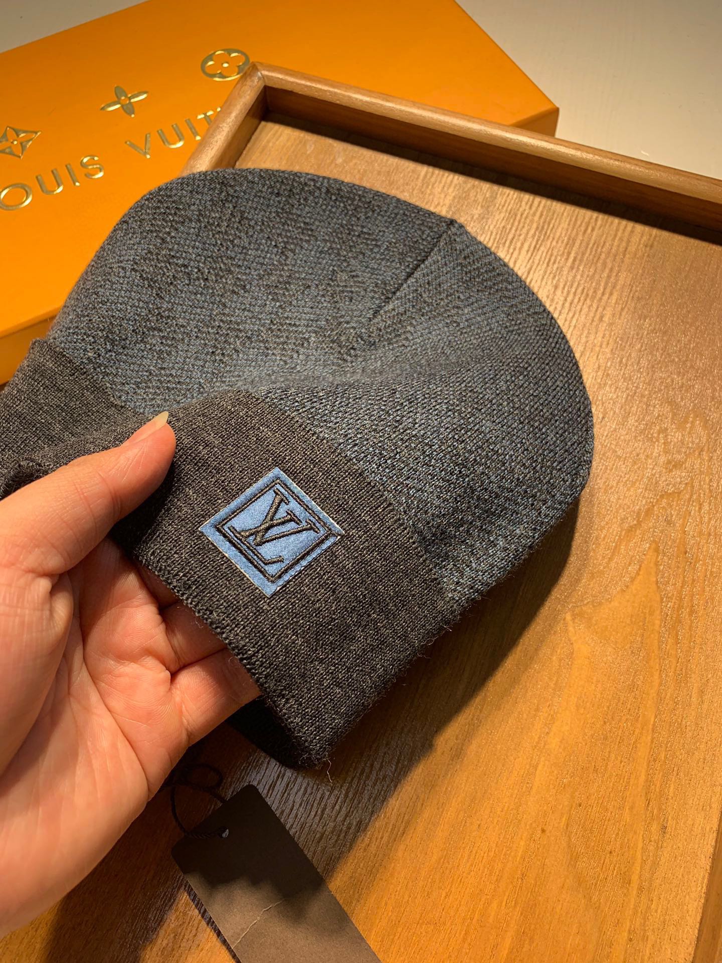 。L家。【羊毛单帽】专柜专柜专柜直接下的订单.电子版合确认信息拍你们.客供小羊毛！珍贵典藏的灵魂帽子！客