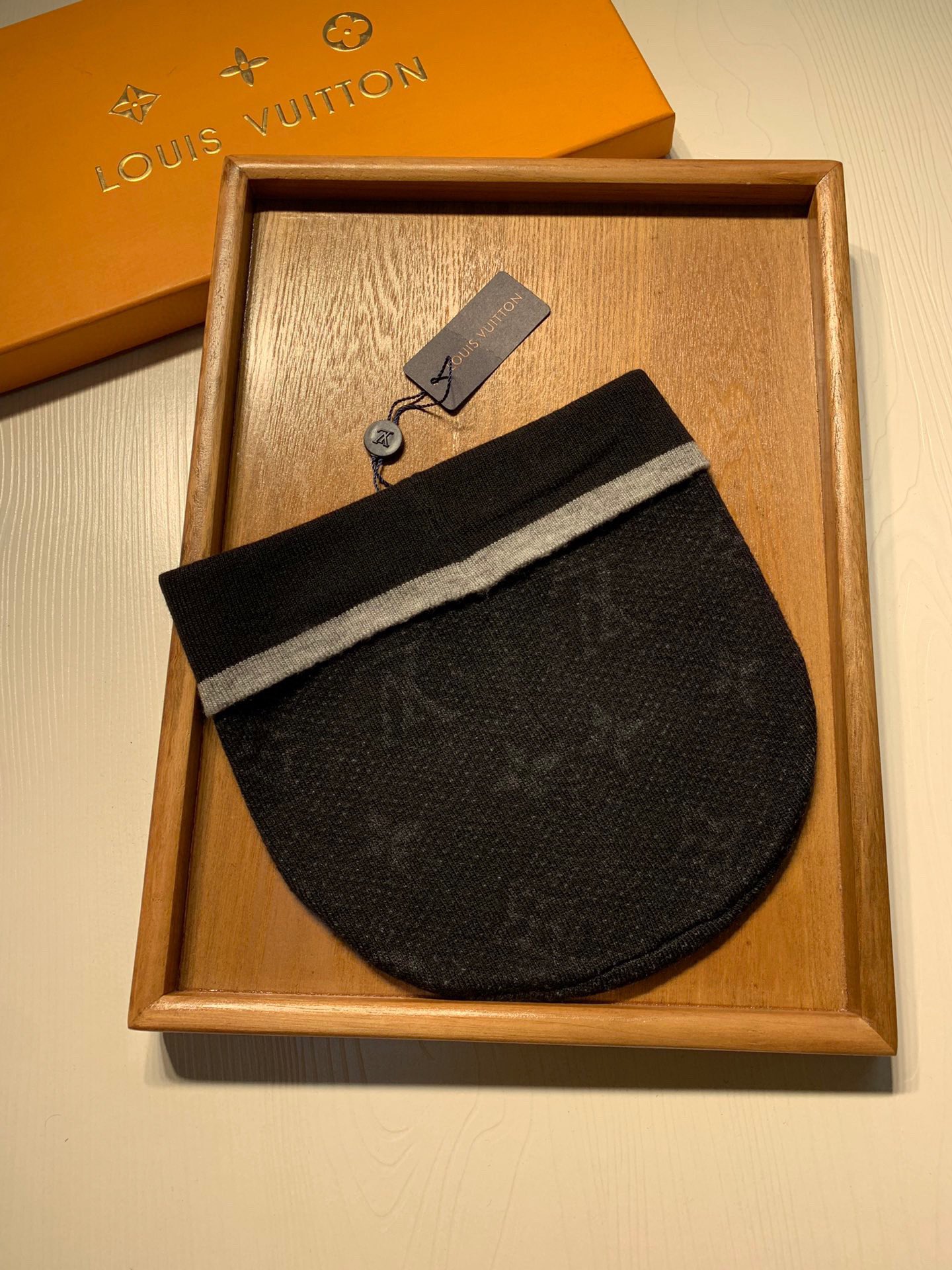 。L家。【羊毛单帽】专柜专柜专柜直接下的订单.电子版合确认信息拍你们.客供小羊毛！珍贵典藏的灵魂帽子！客