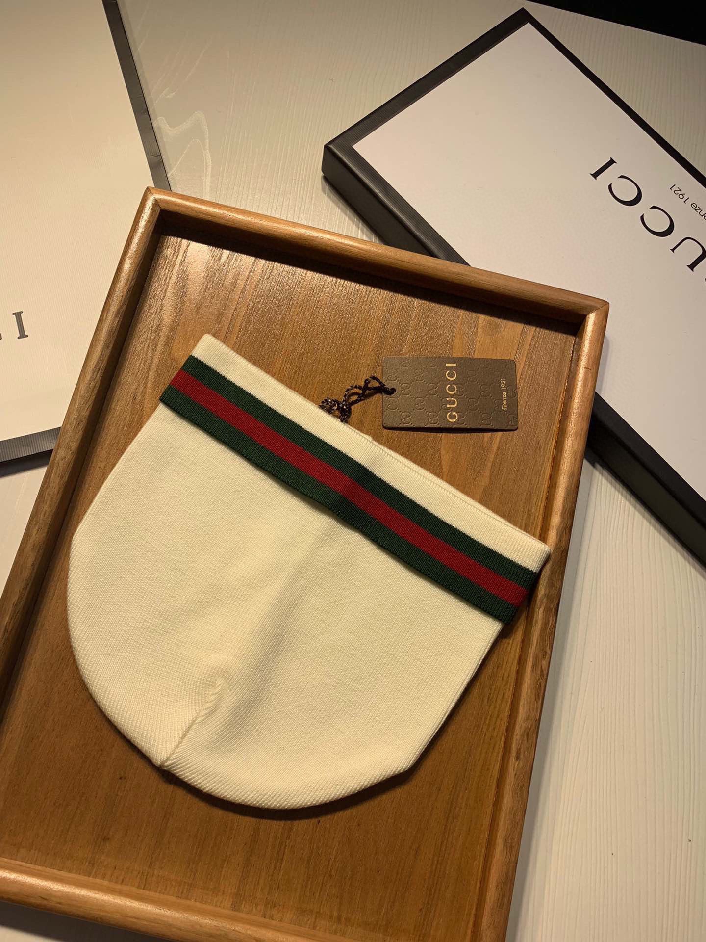 。G家。【羊毛单帽】专柜专柜专柜直接下的订单.电子版合确认信息拍你们.客供小羊毛！珍贵典藏的灵魂帽子！客