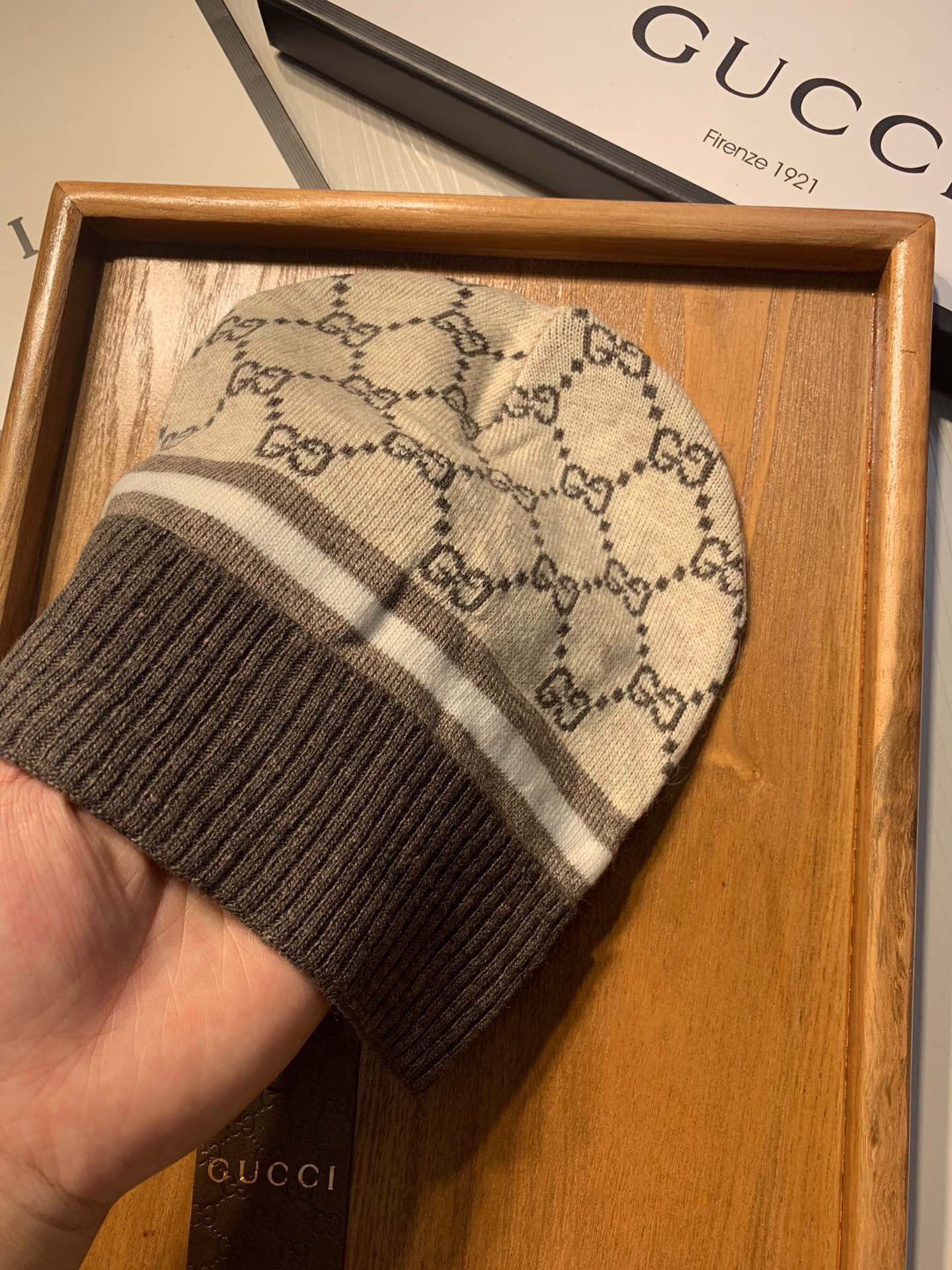 。G家。【羊毛单帽】专柜专柜专柜直接下的订单.电子版合确认信息拍你们.客供小羊毛！珍贵典藏的灵魂帽子！客