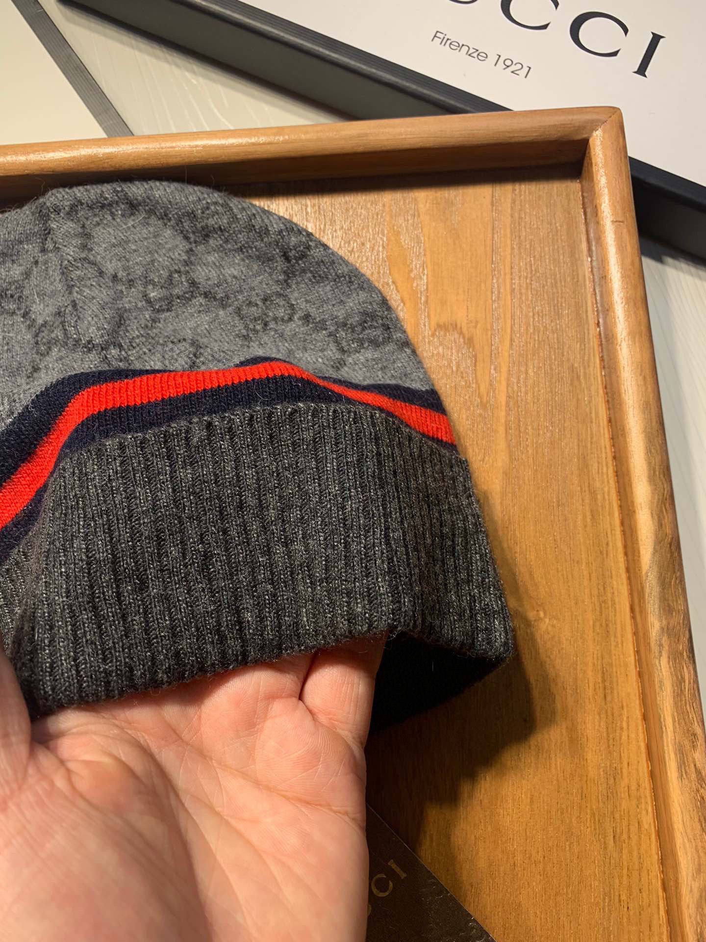 。G家。【羊毛单帽】专柜专柜专柜直接下的订单.电子版合确认信息拍你们.客供小羊毛！珍贵典藏的灵魂帽子！客