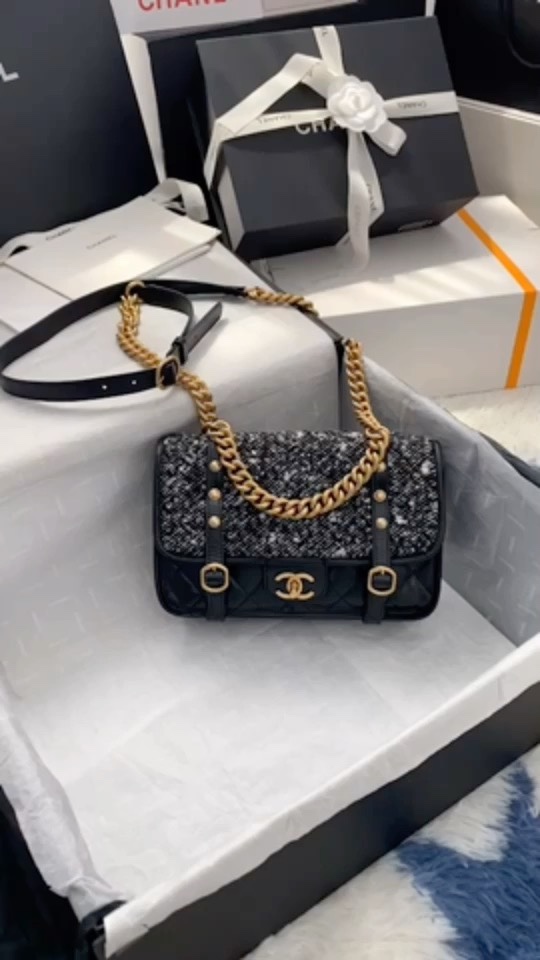 CHANEL chocolate bar one shoulder bag black