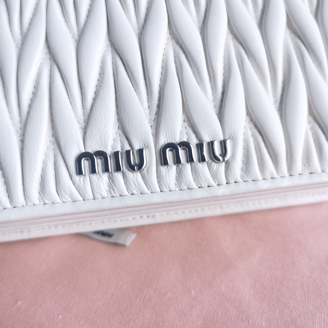 MIUMIU缪缪Matelasse皱褶纹图案顶级进口小羊皮手袋5BP065