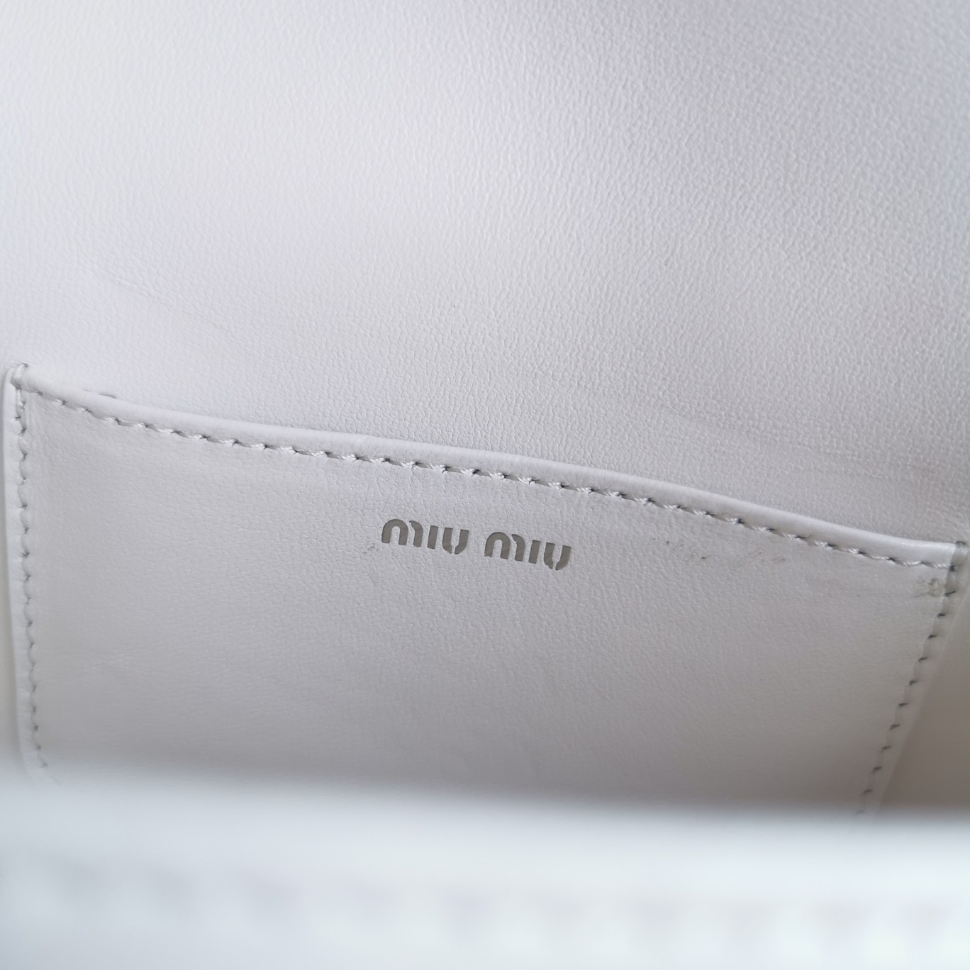 MIUMIU缪缪Matelasse皱褶纹图案顶级进口小羊皮手袋5BP065